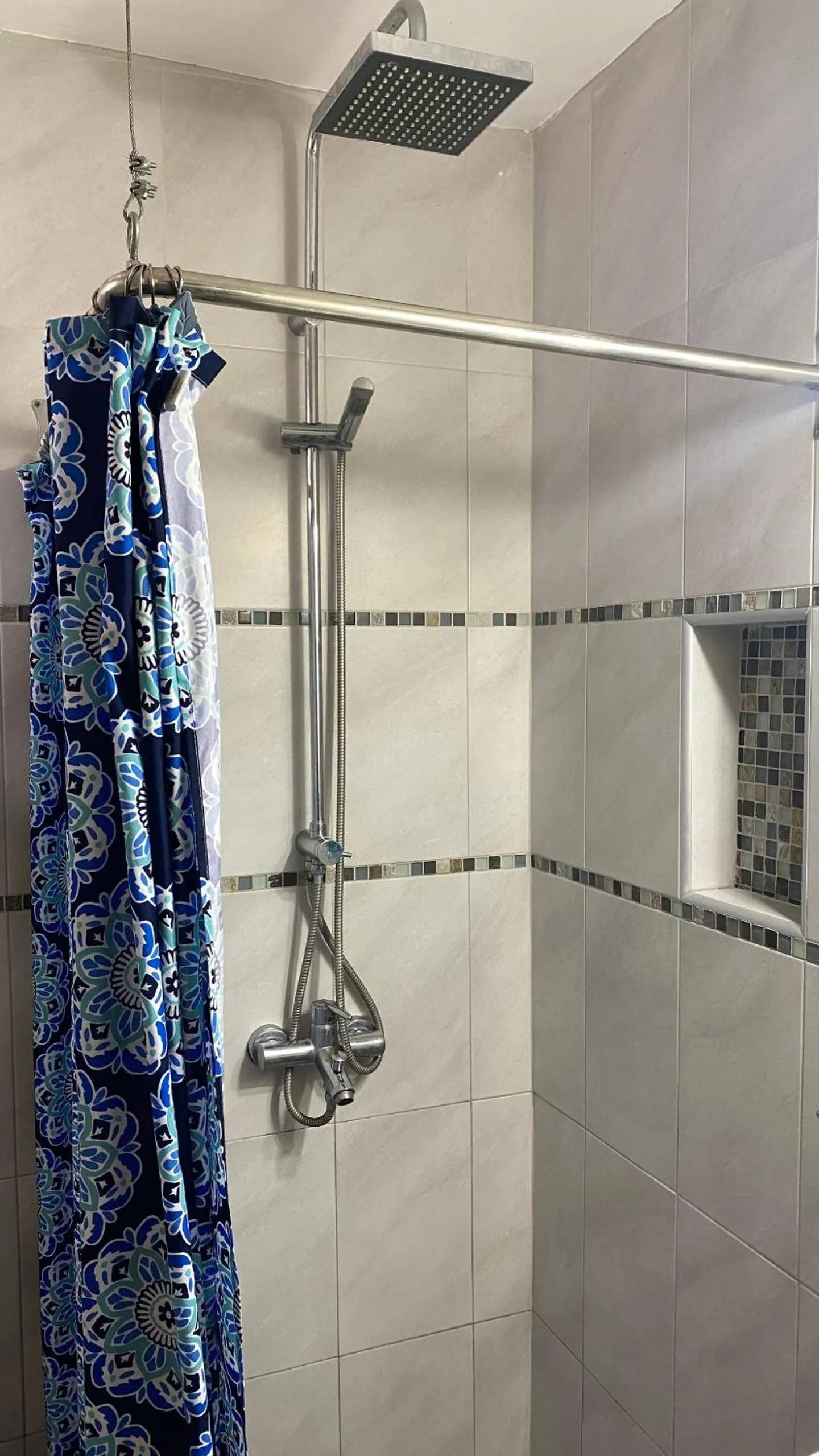 Shower in Seacastles by the beach/pool