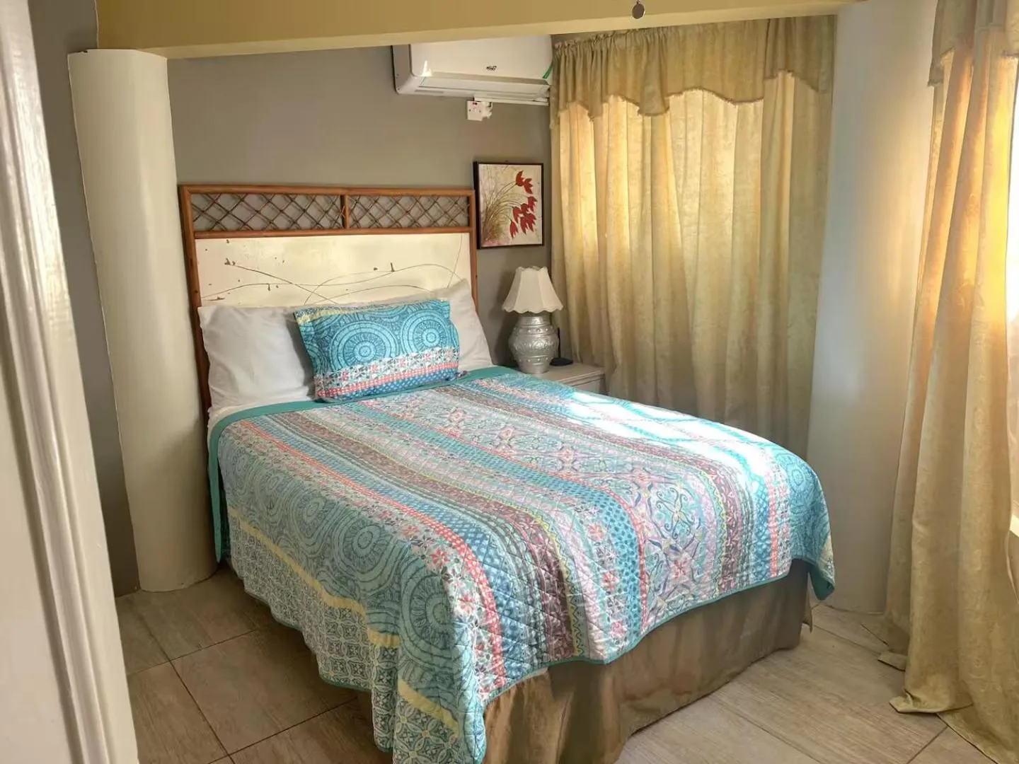 Bed in Seacastles by the beach/pool