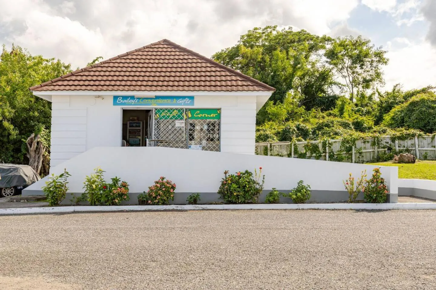 Seacastles by the beach/pool