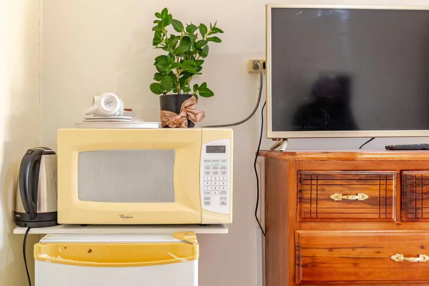 TV and multimedia in Seacastles by the beach/pool