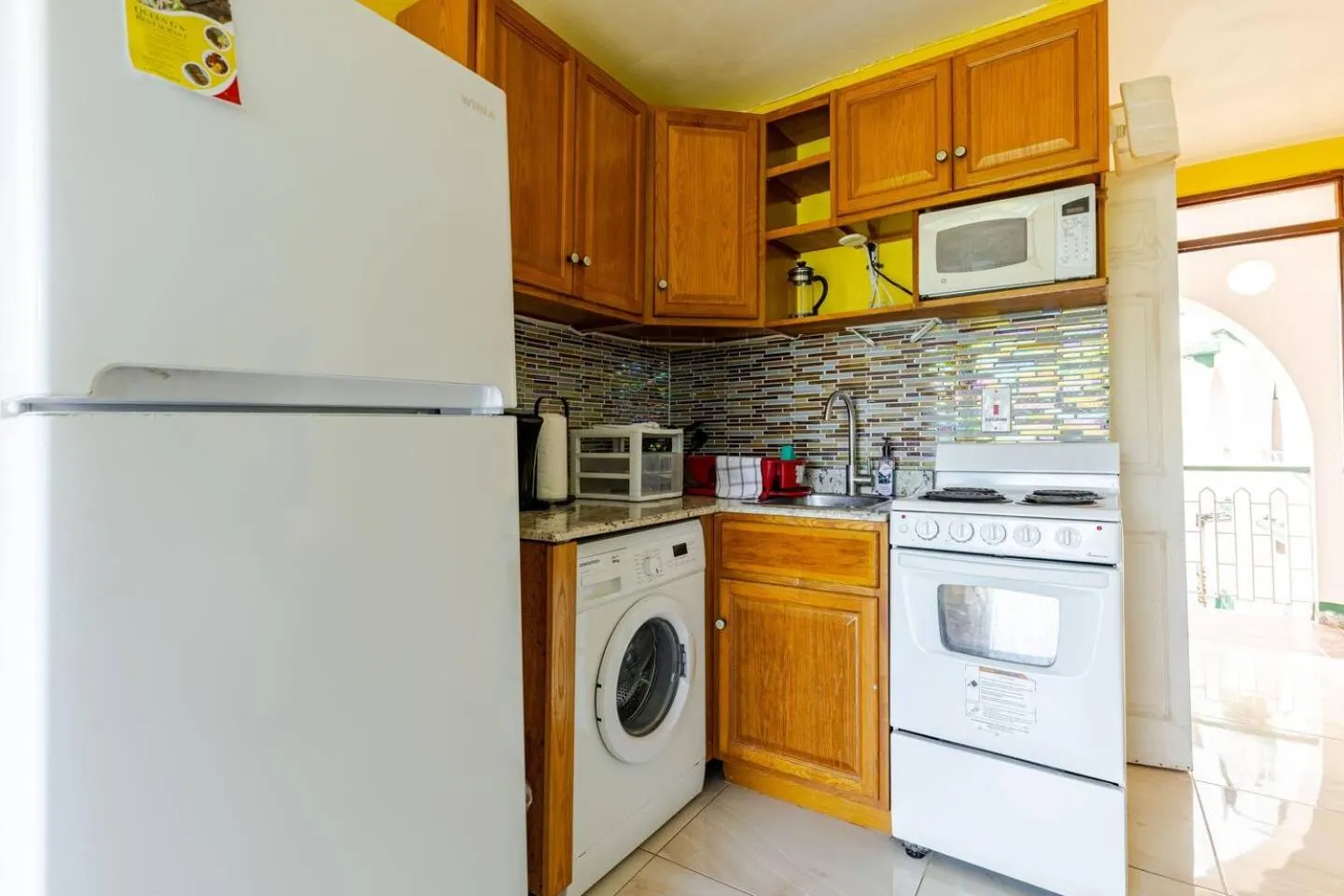 Kitchen or kitchenette in Seacastles by the beach/pool