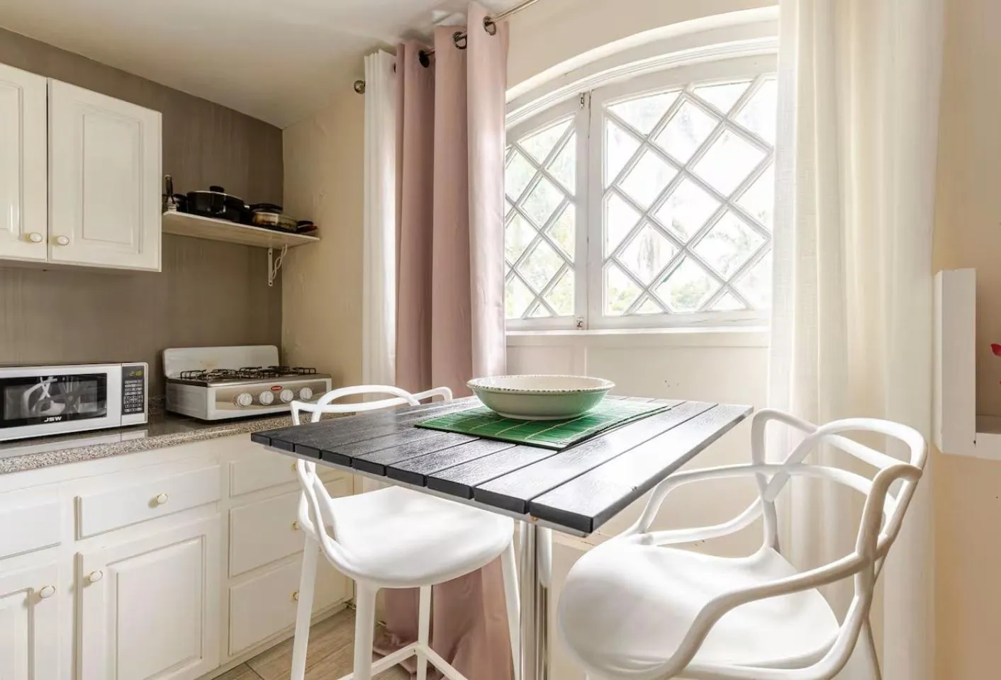 Dining area in Seacastles by the beach/pool