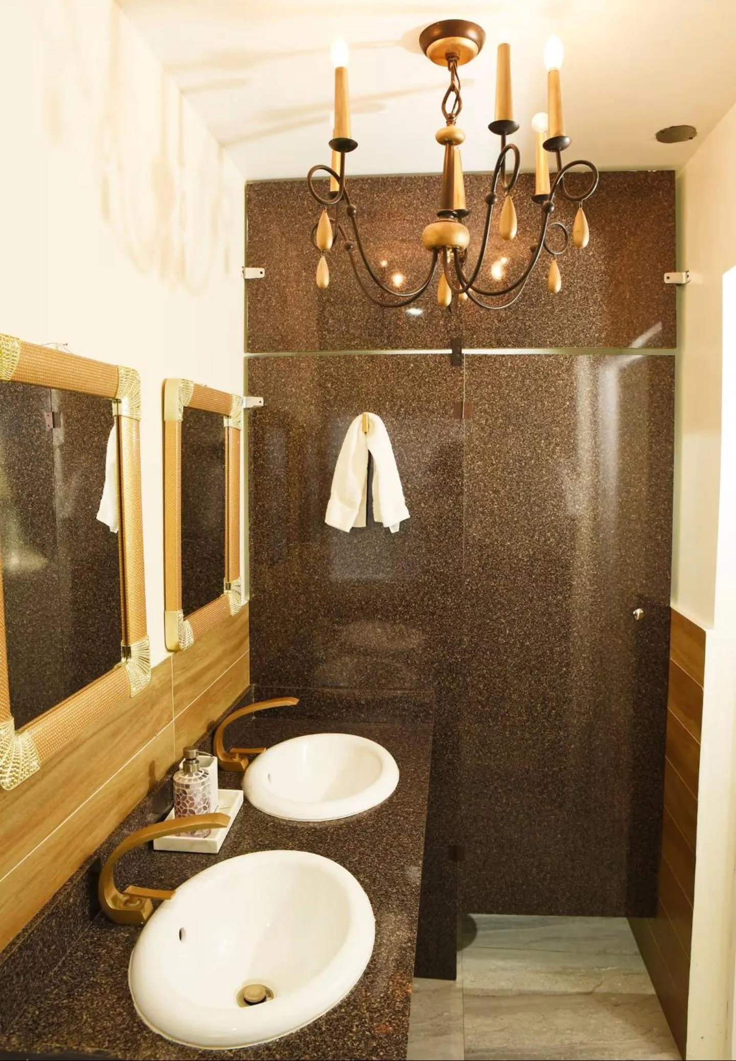 Bathroom in Seacastles by the beach/pool