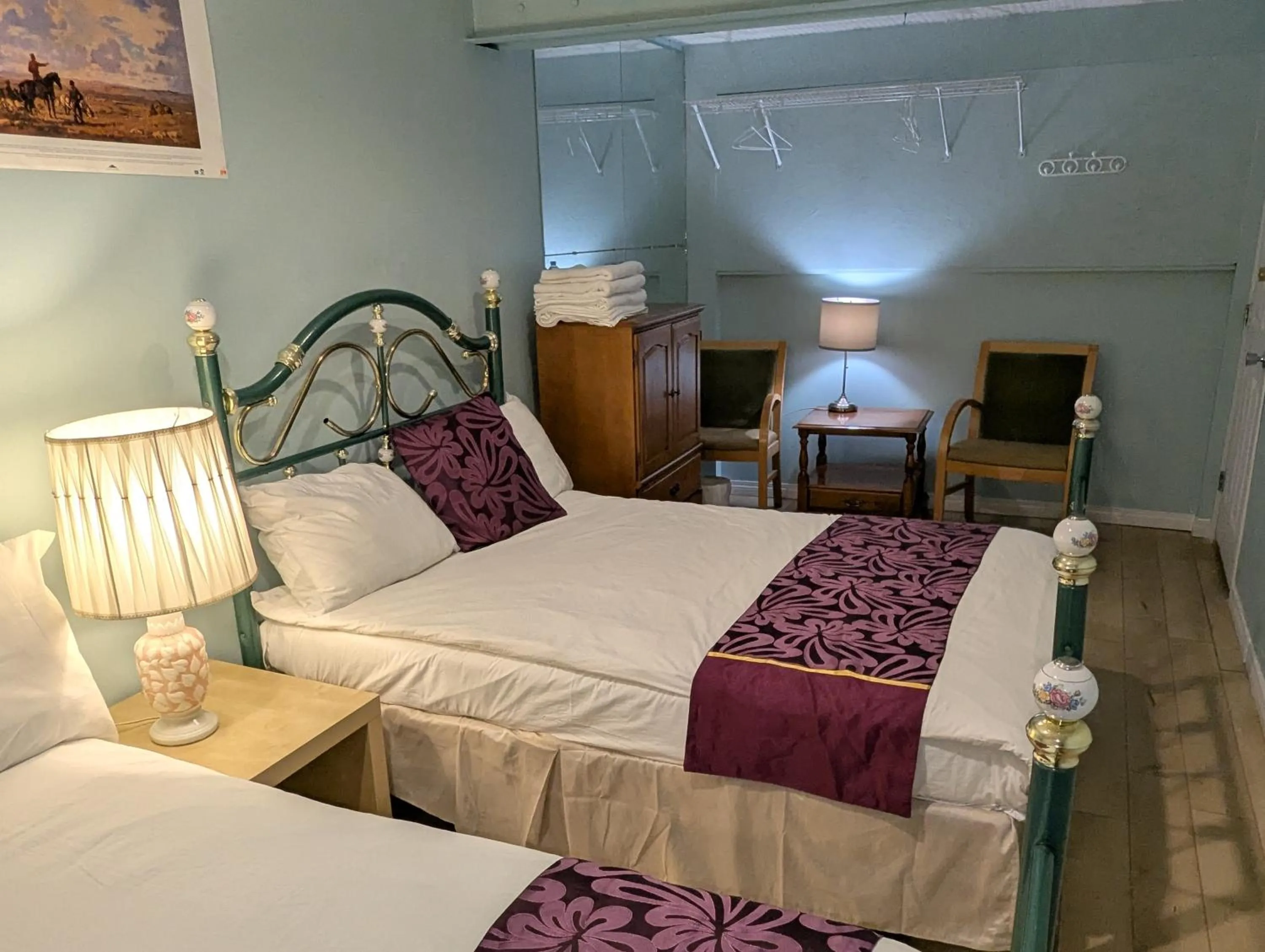 Bed in Calgary Star Cozy Home