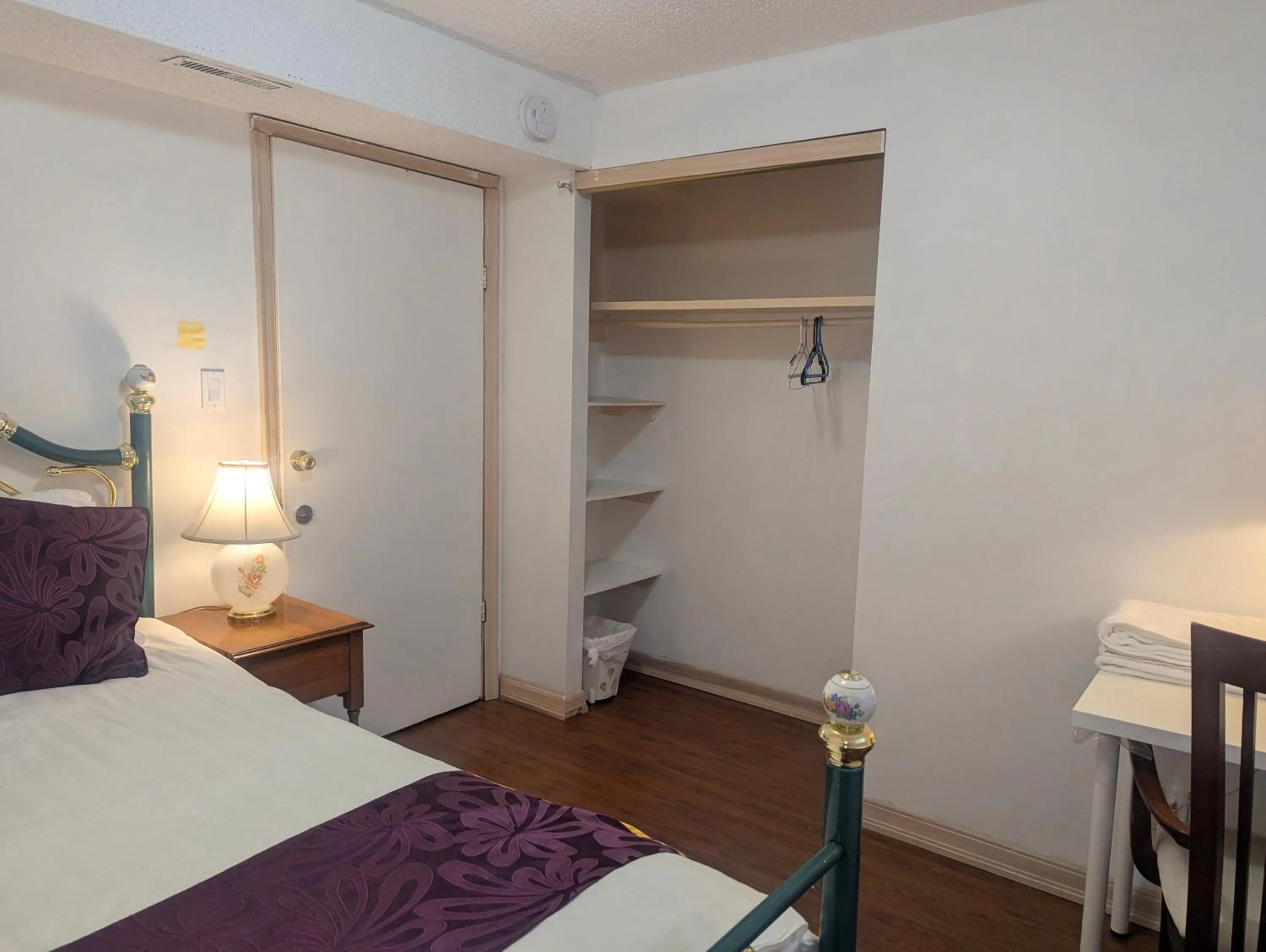 Bed in Calgary Star Cozy Home