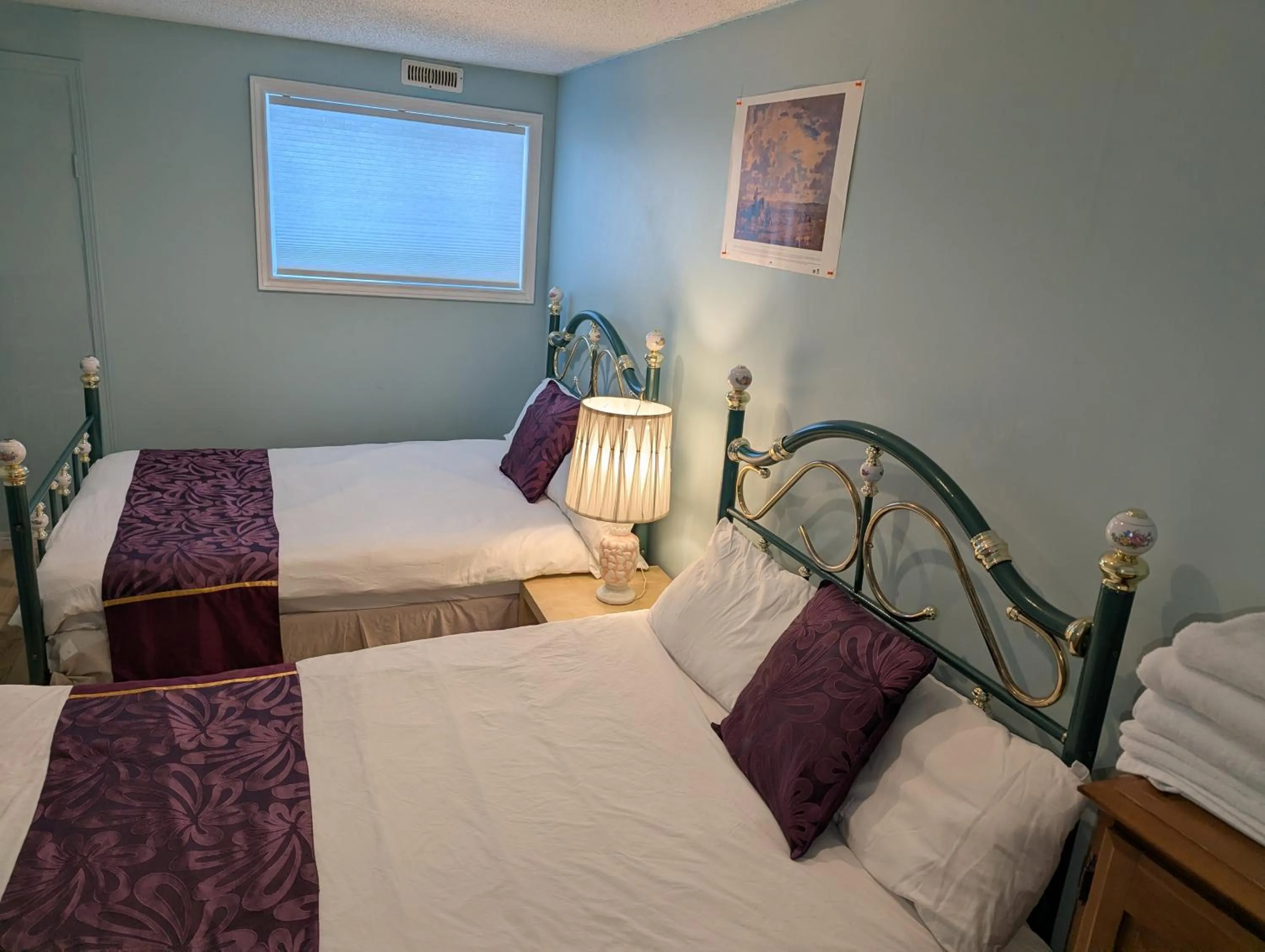 Bed in Calgary Star Cozy Home