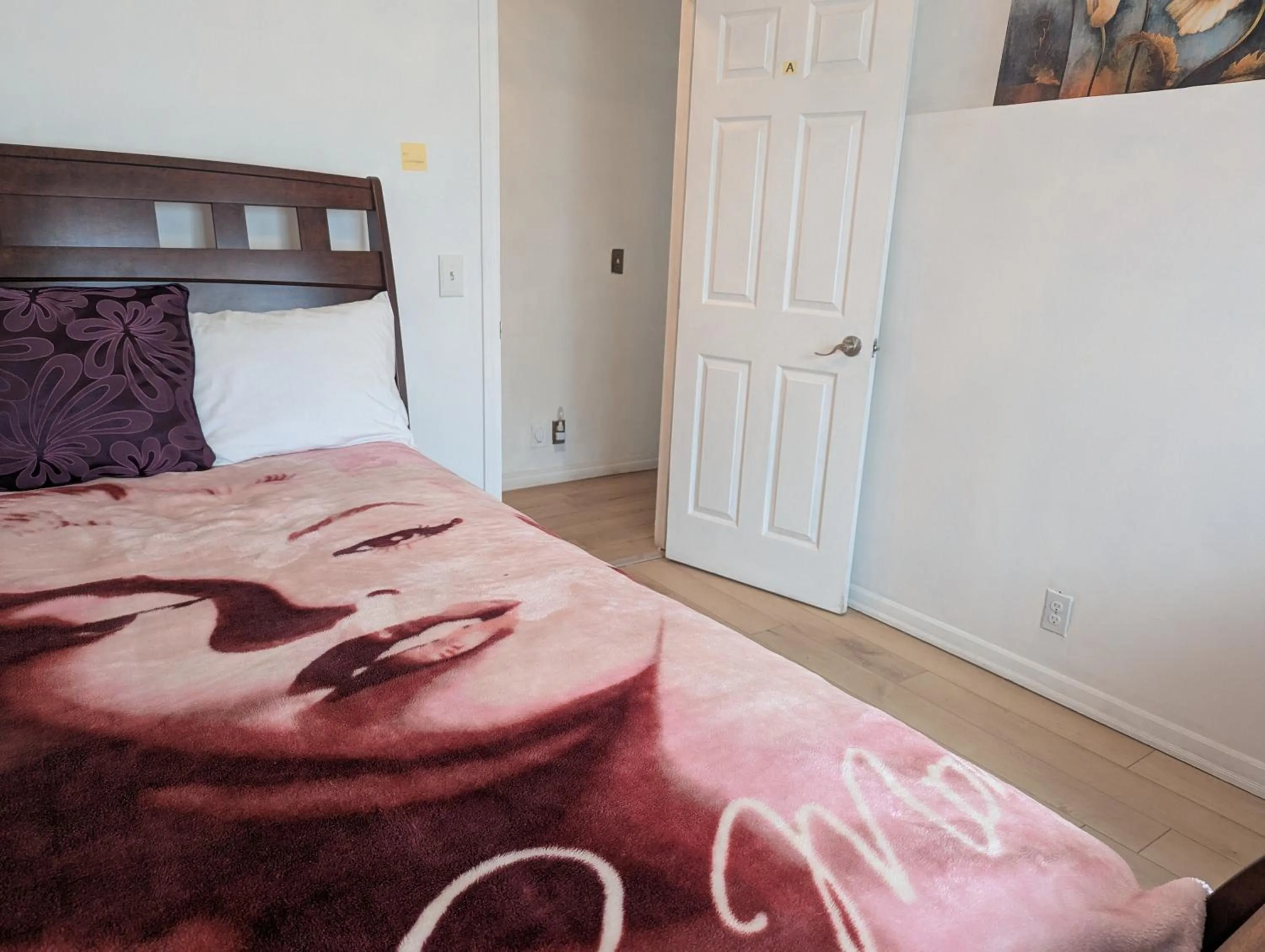 Bed in Calgary Star Cozy Home