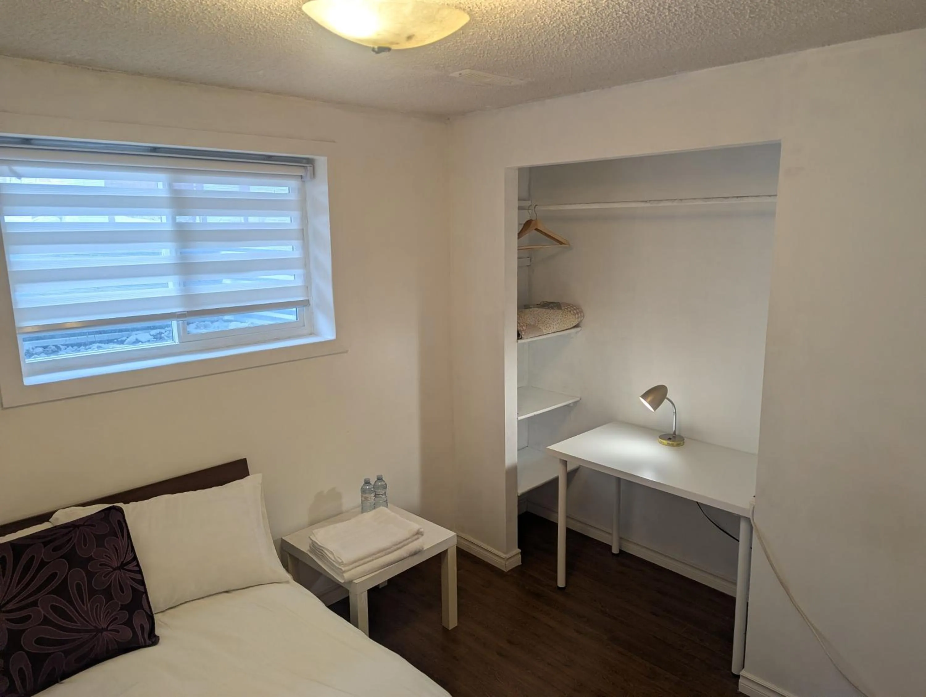 Bed in Calgary Star Cozy Home