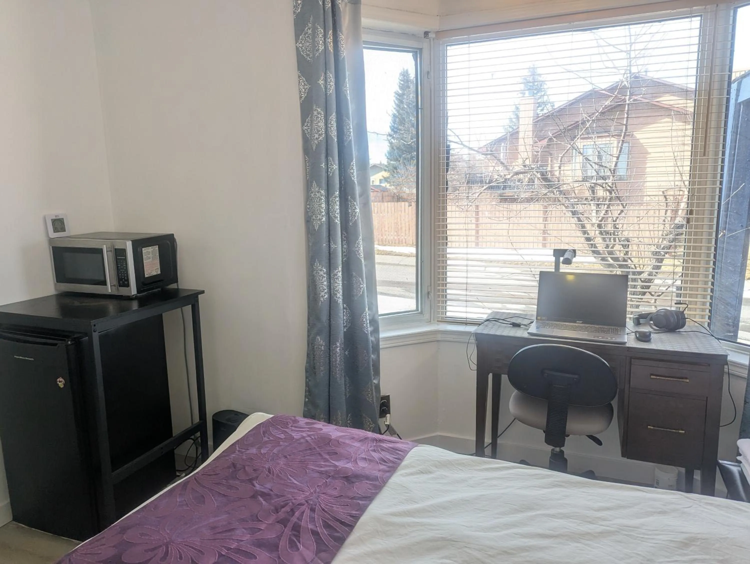 Bed in Calgary Star Cozy Home