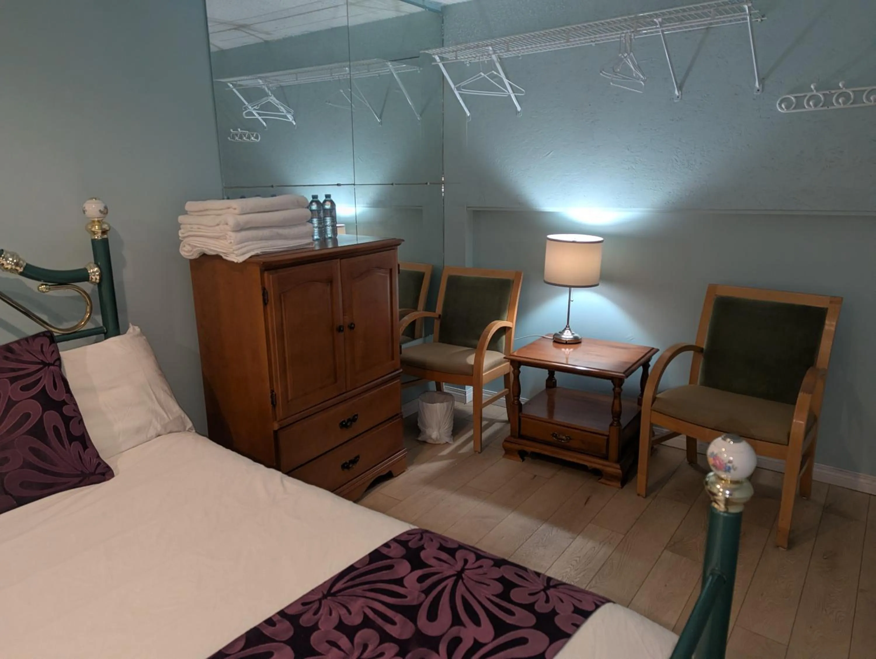 Bed in Calgary Star Cozy Home