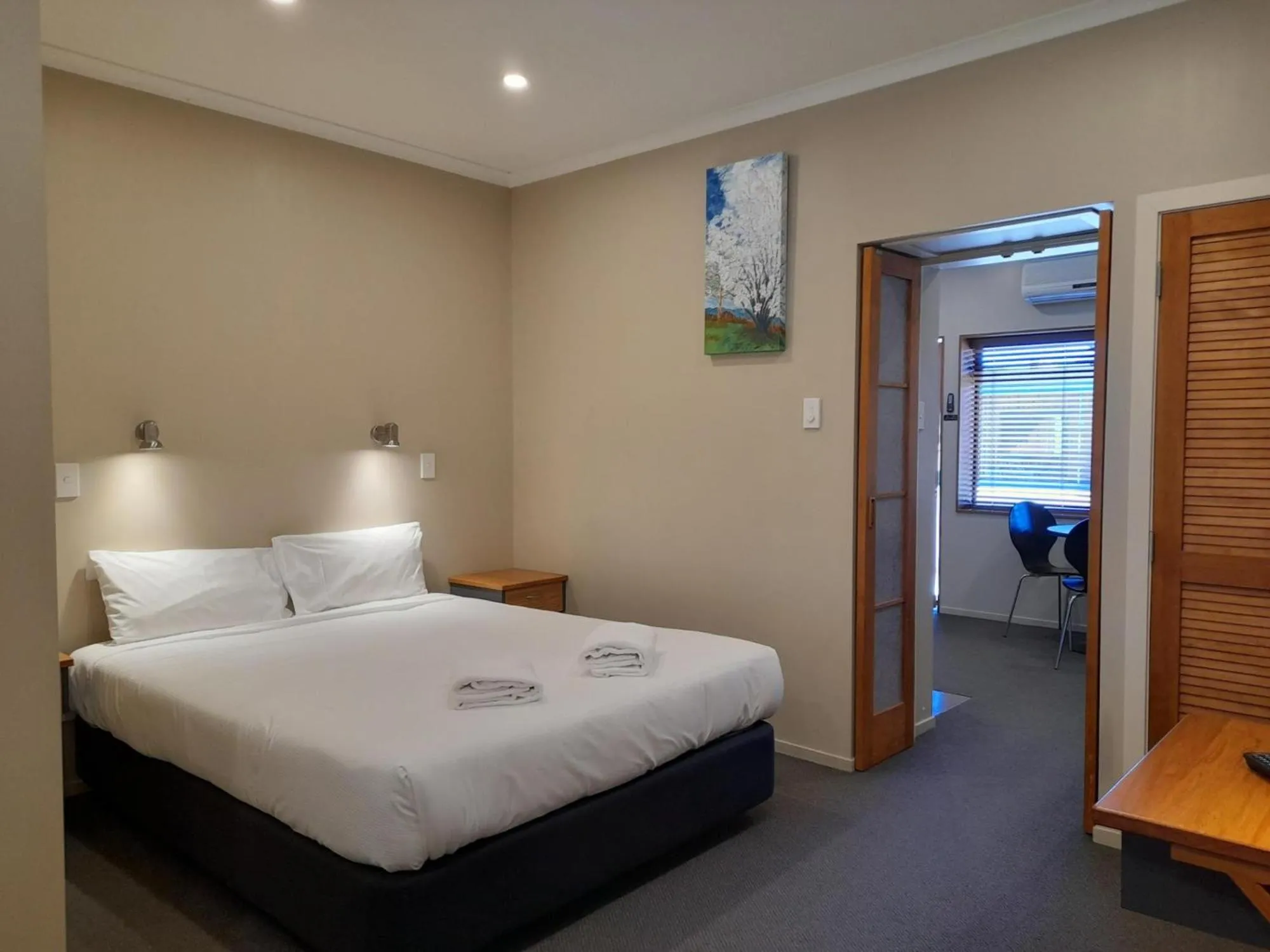 Bedroom, Bed in Tongariro Junction Accommodation