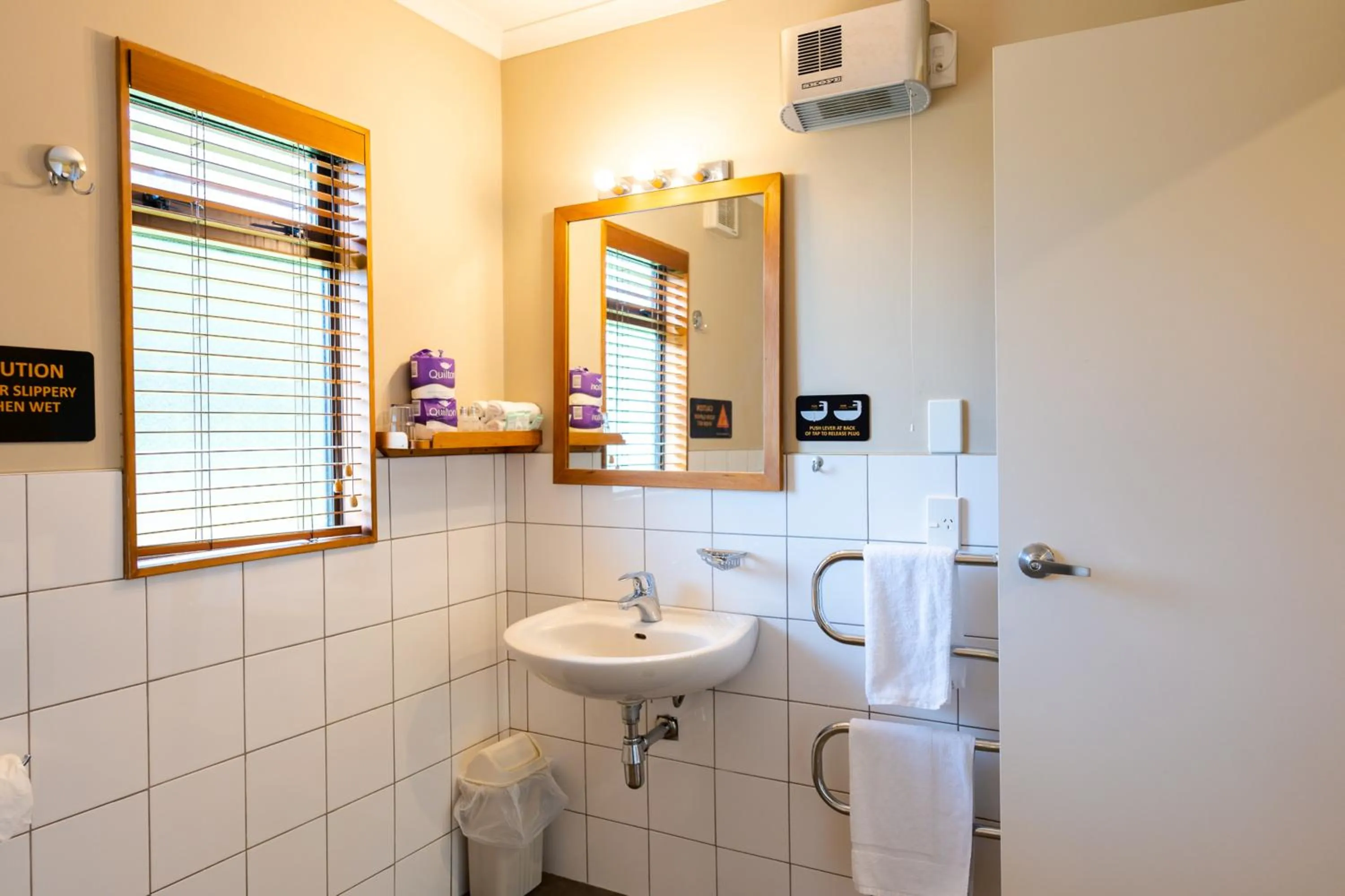 Bathroom in Tongariro Junction Accommodation
