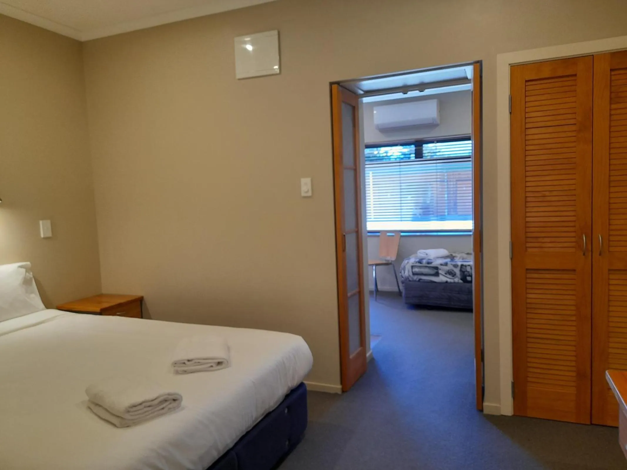 Bedroom, Bed in Tongariro Junction Accommodation