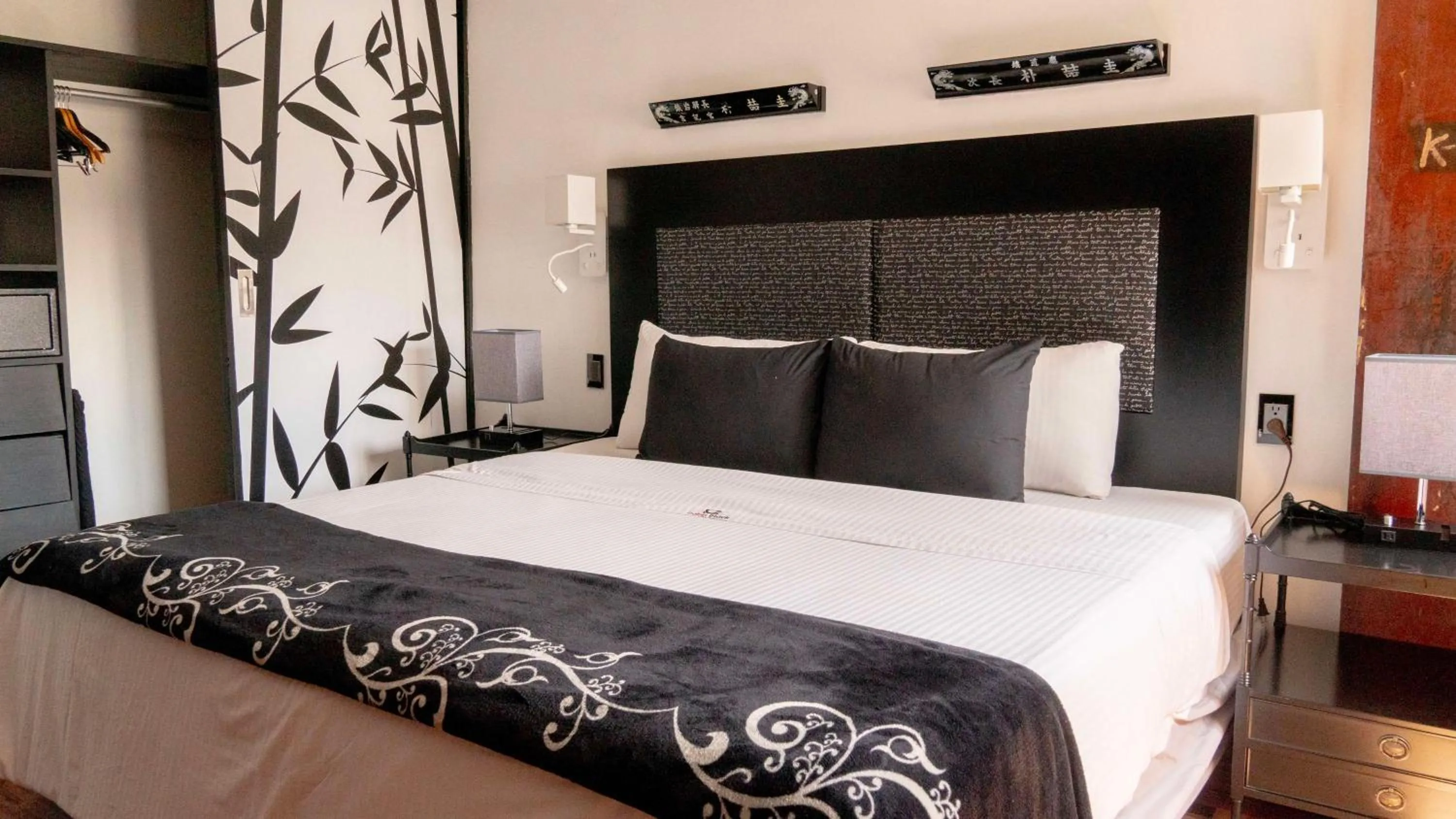 Photo of the whole room, Bed in Hotel Black Boutique