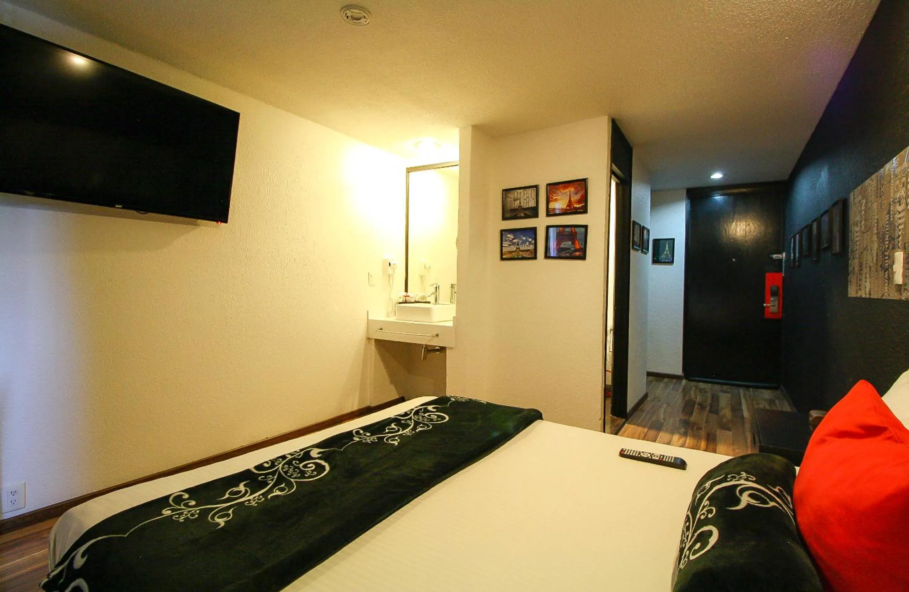 Photo of the whole room, Bed in Hotel Black Boutique