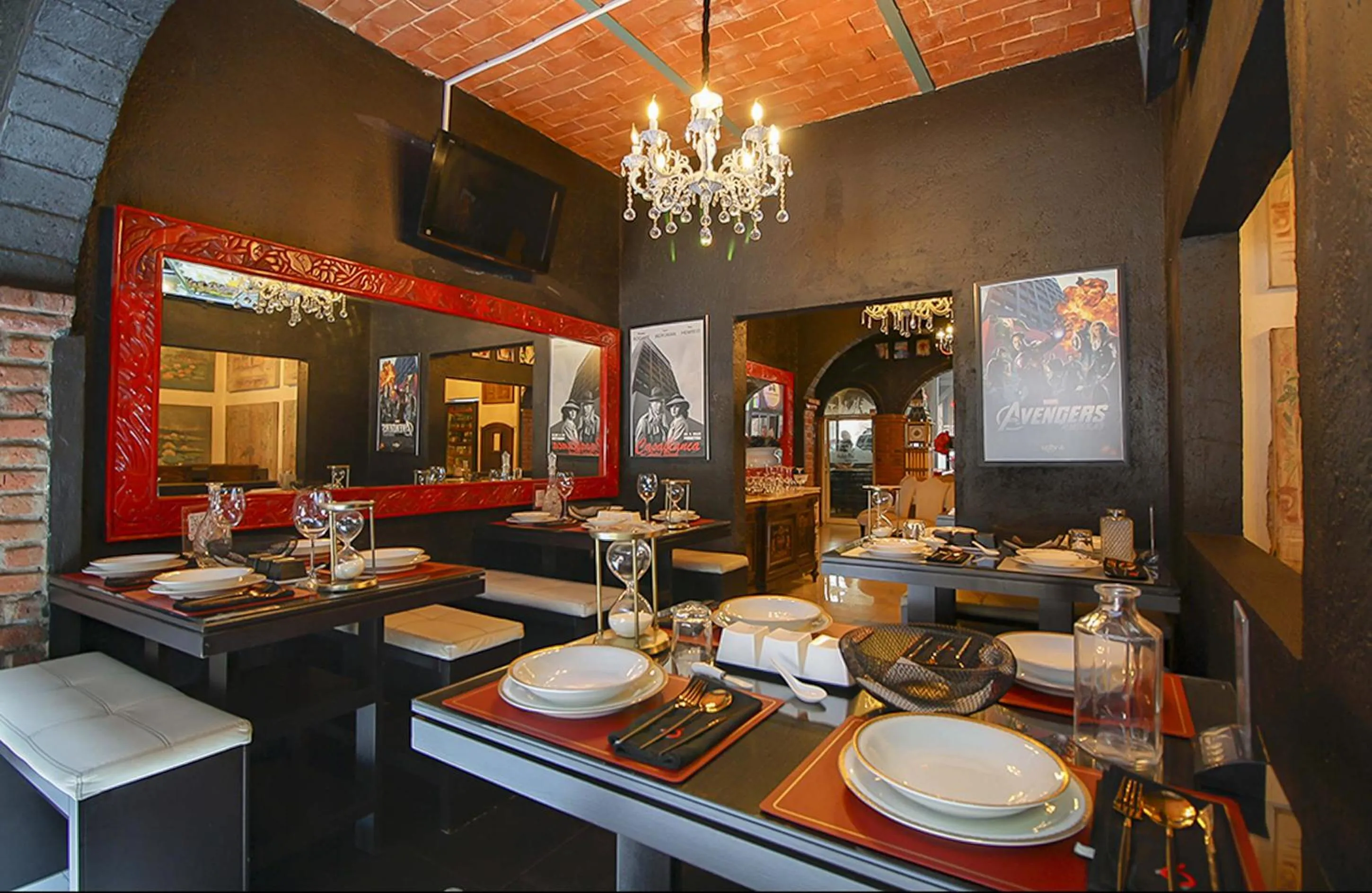 Restaurant/places to eat in Hotel Black Boutique
