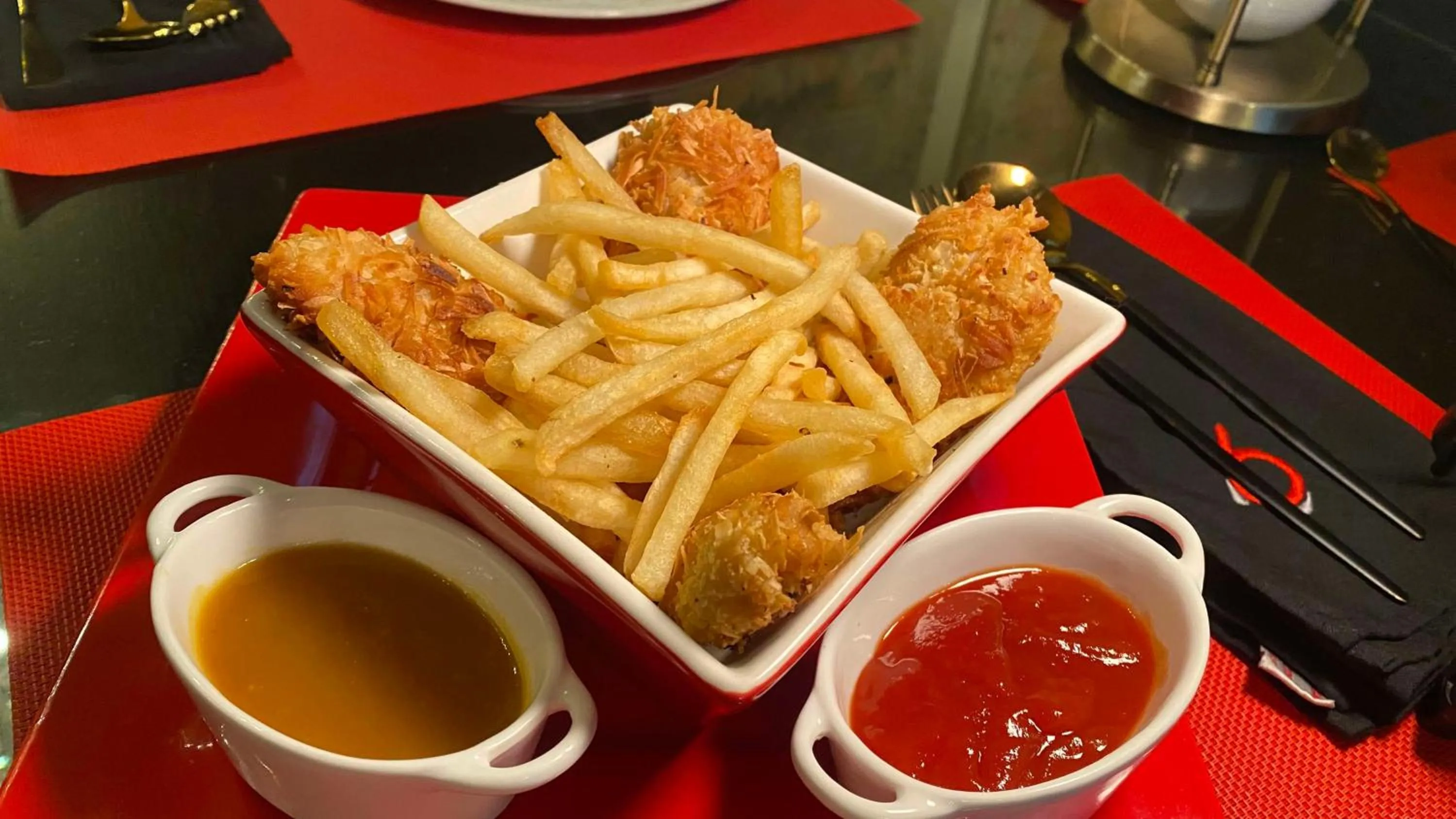 Restaurant/places to eat in Hotel Black Boutique