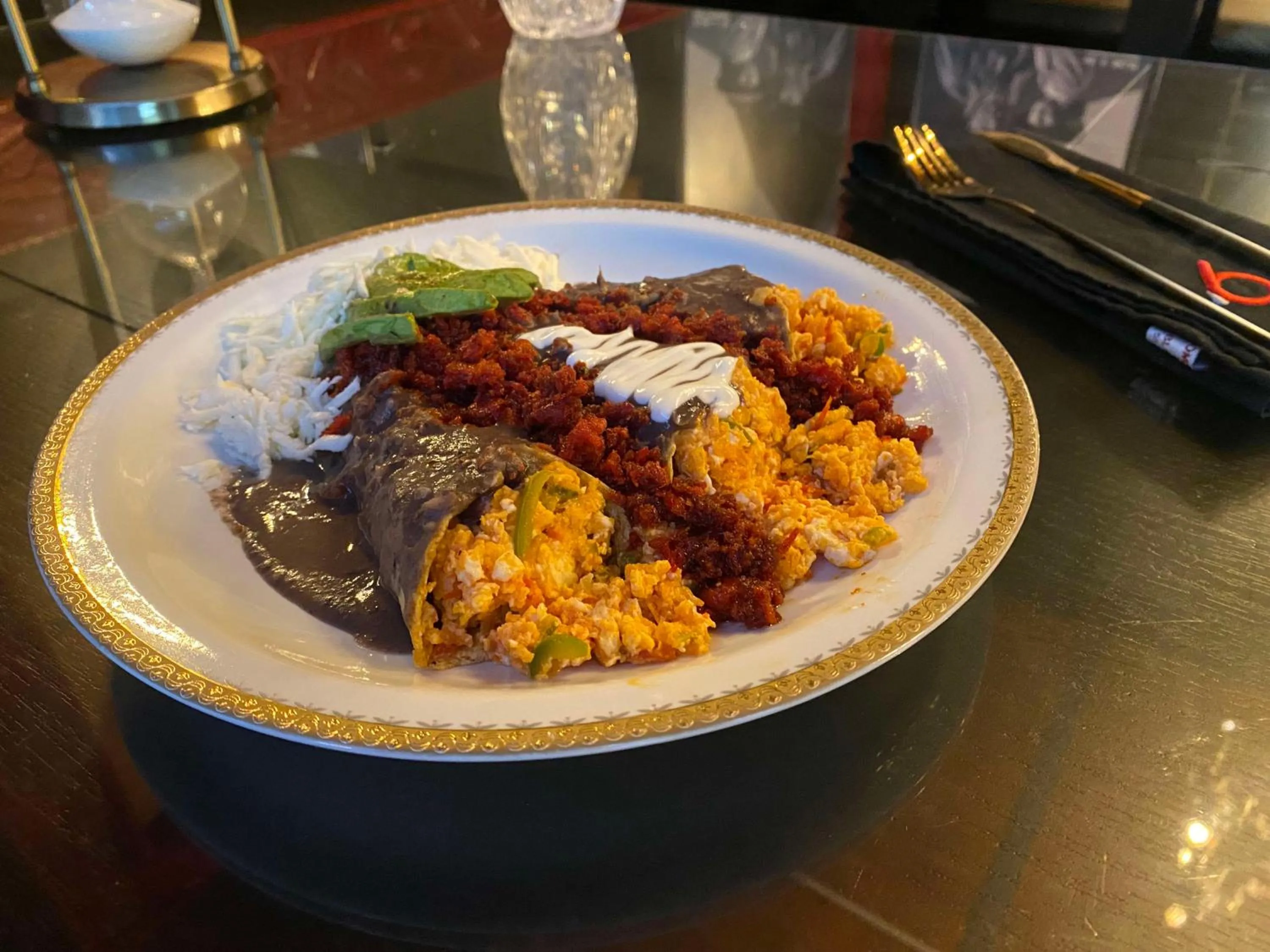 Restaurant/places to eat in Hotel Black Boutique