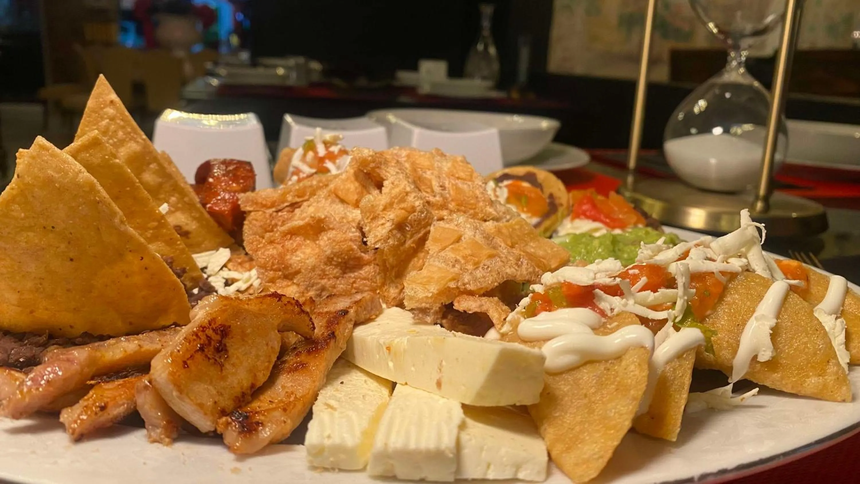 Restaurant/places to eat in Hotel Black Boutique