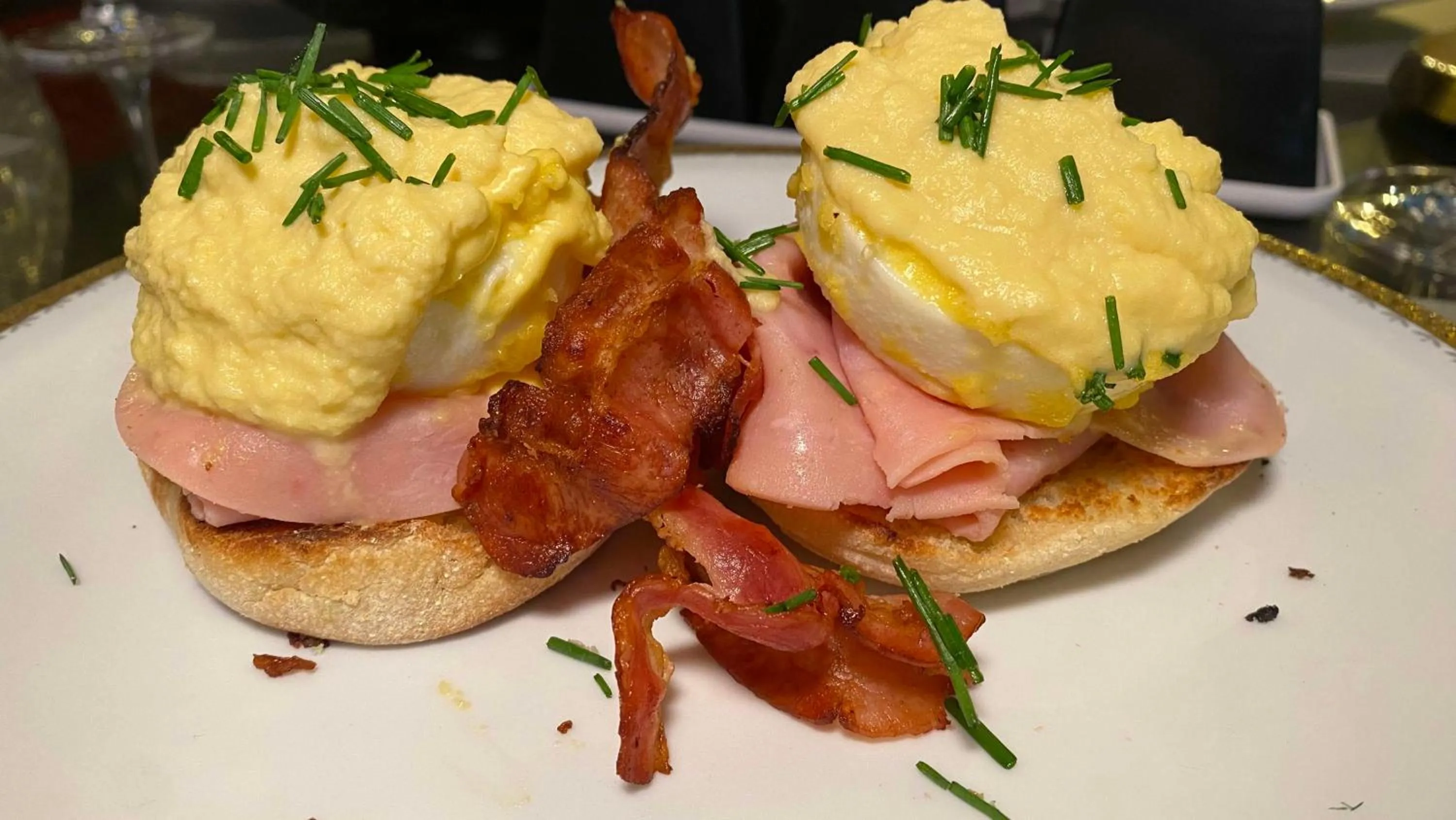 Restaurant/places to eat in Hotel Black Boutique