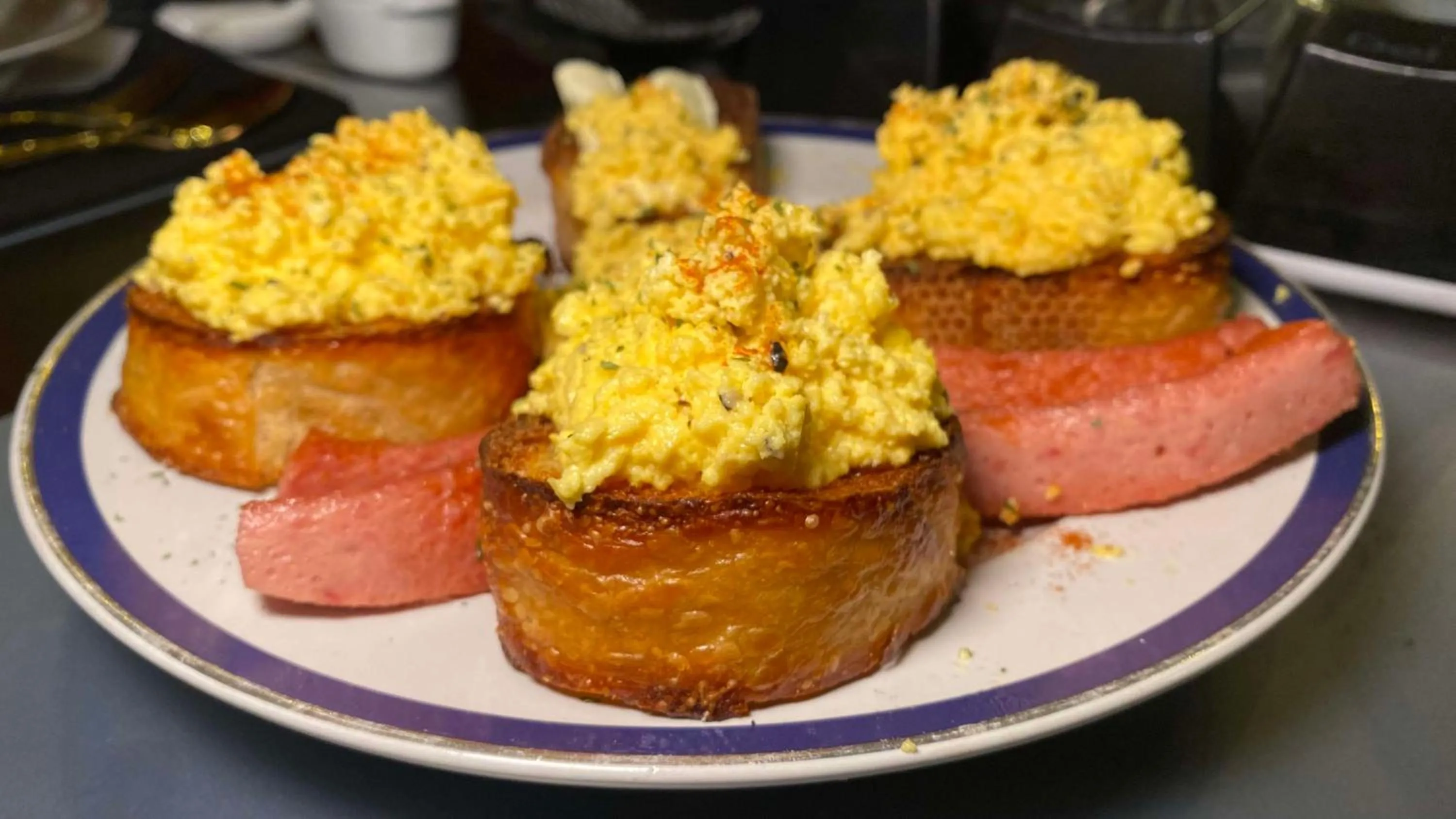 Restaurant/places to eat in Hotel Black Boutique