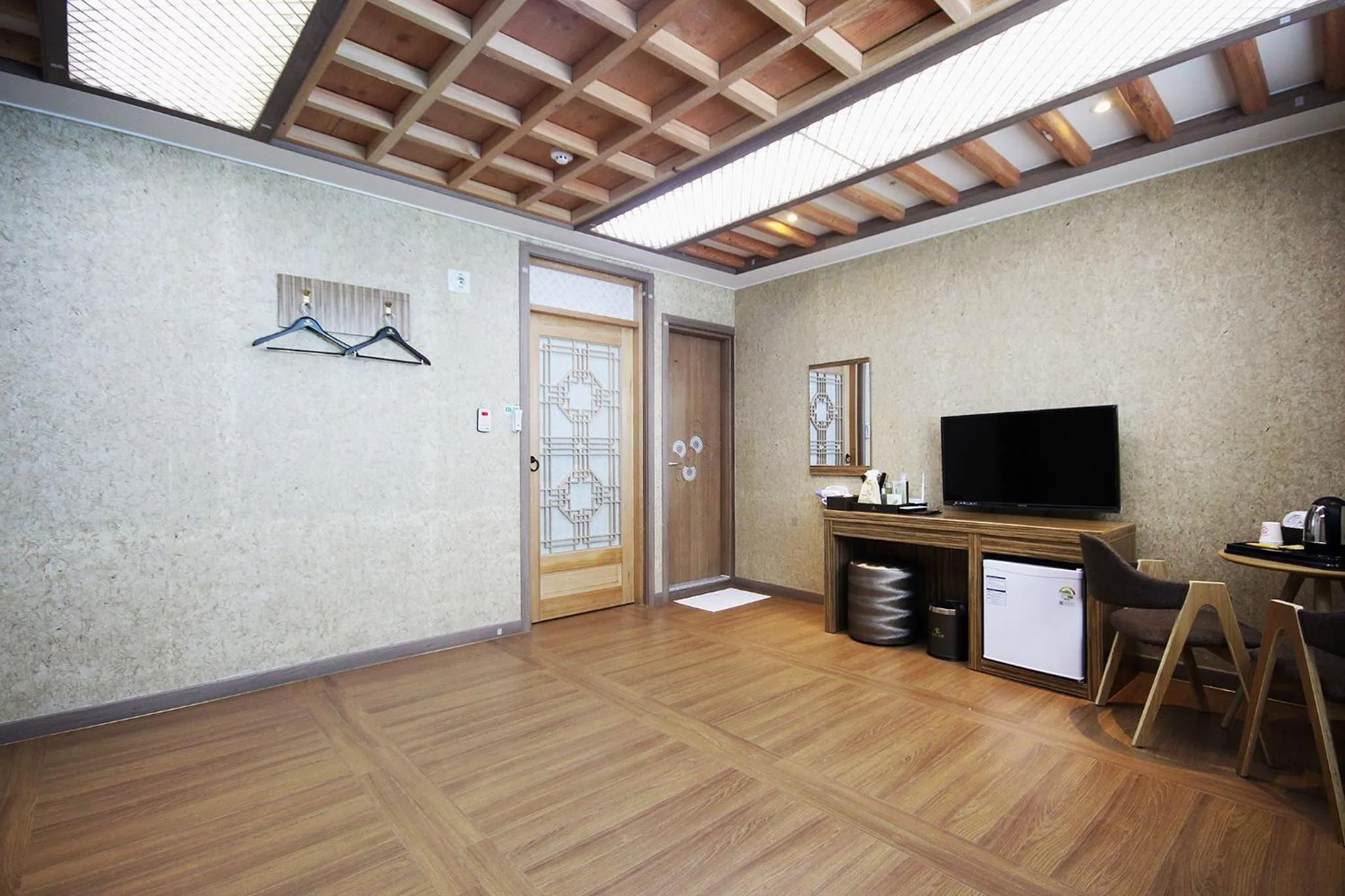 TV/Entertainment Center in Jeonju Hanok Hotel Kung