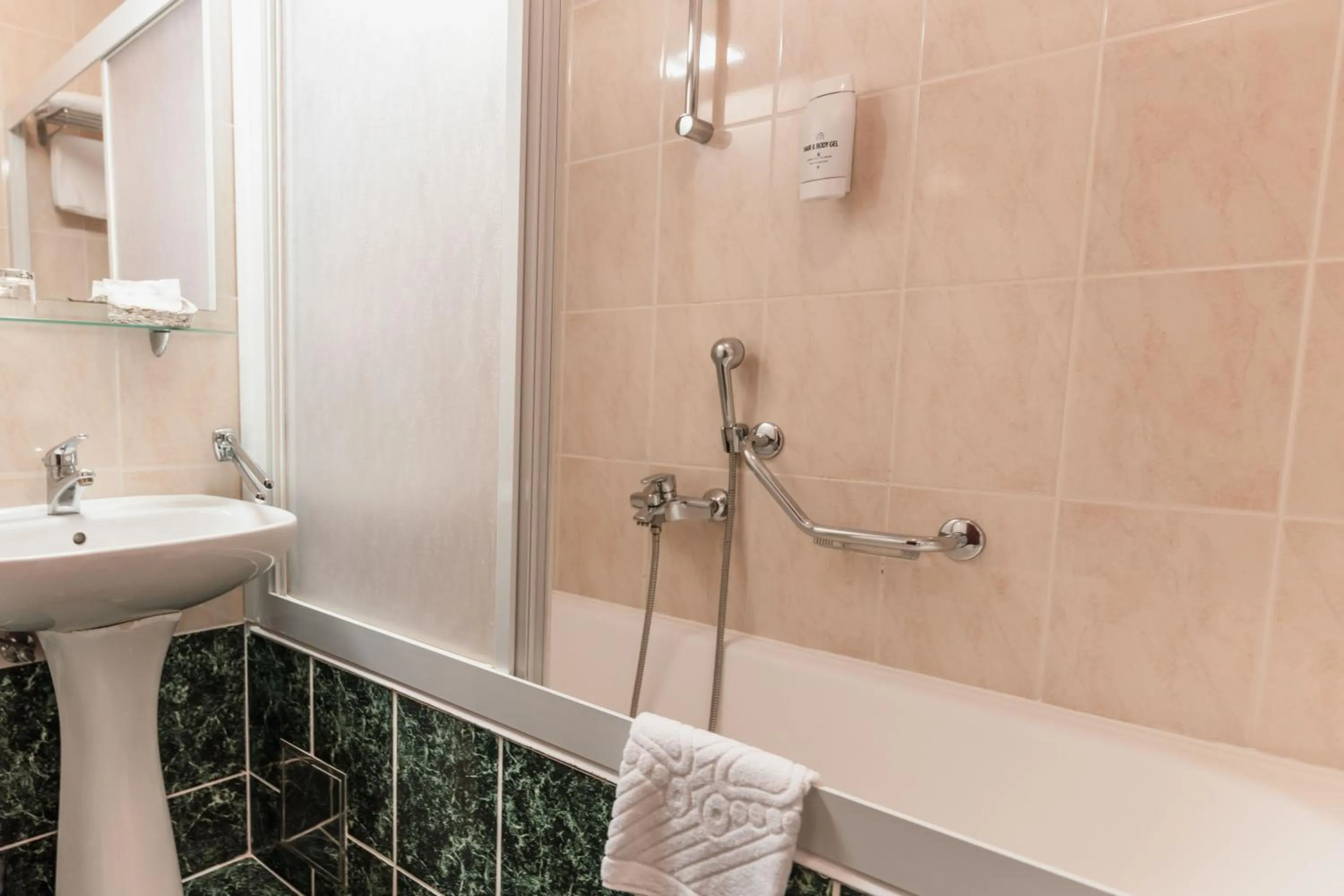 Bath in Hotel Horizont