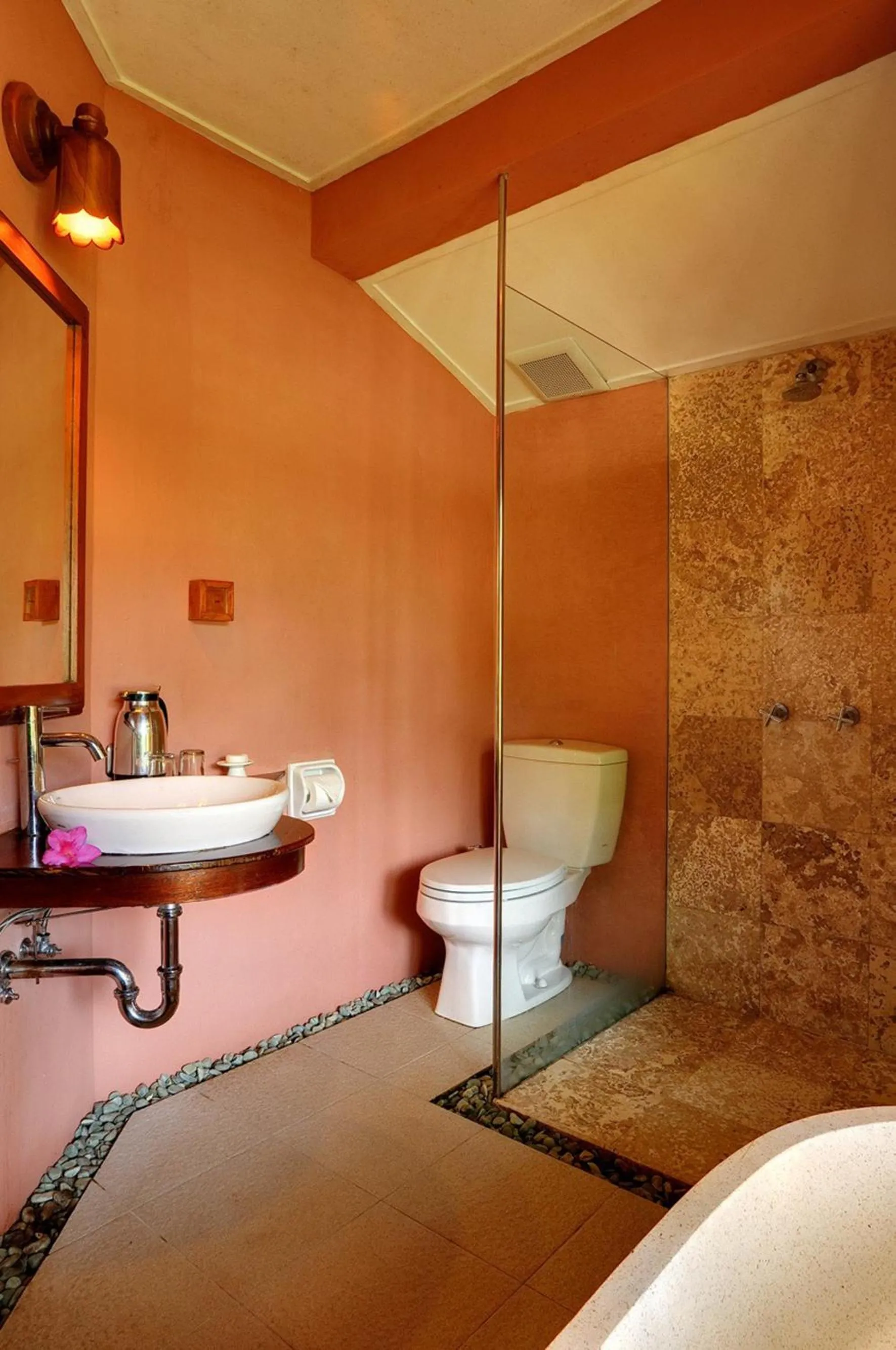 Bathroom in Strawberry Hill Hotel & Restaurant