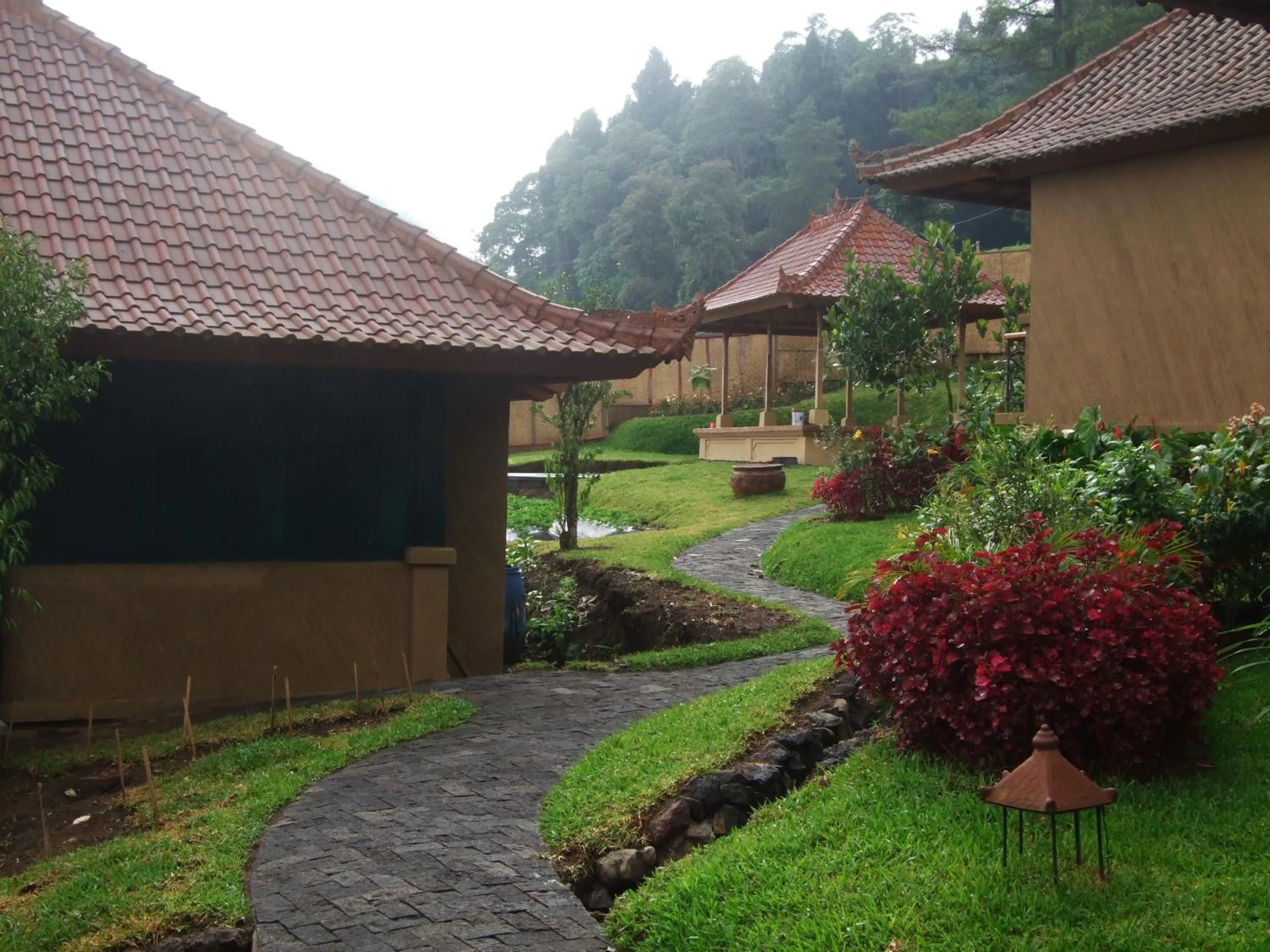 Garden in Strawberry Hill Hotel & Restaurant