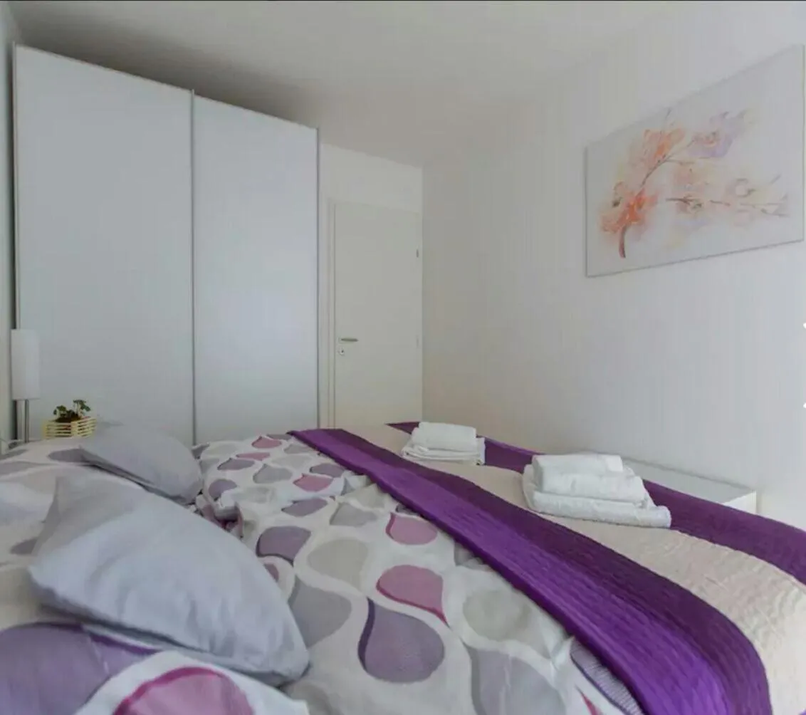 Bedroom, Bed in Apartment Ali