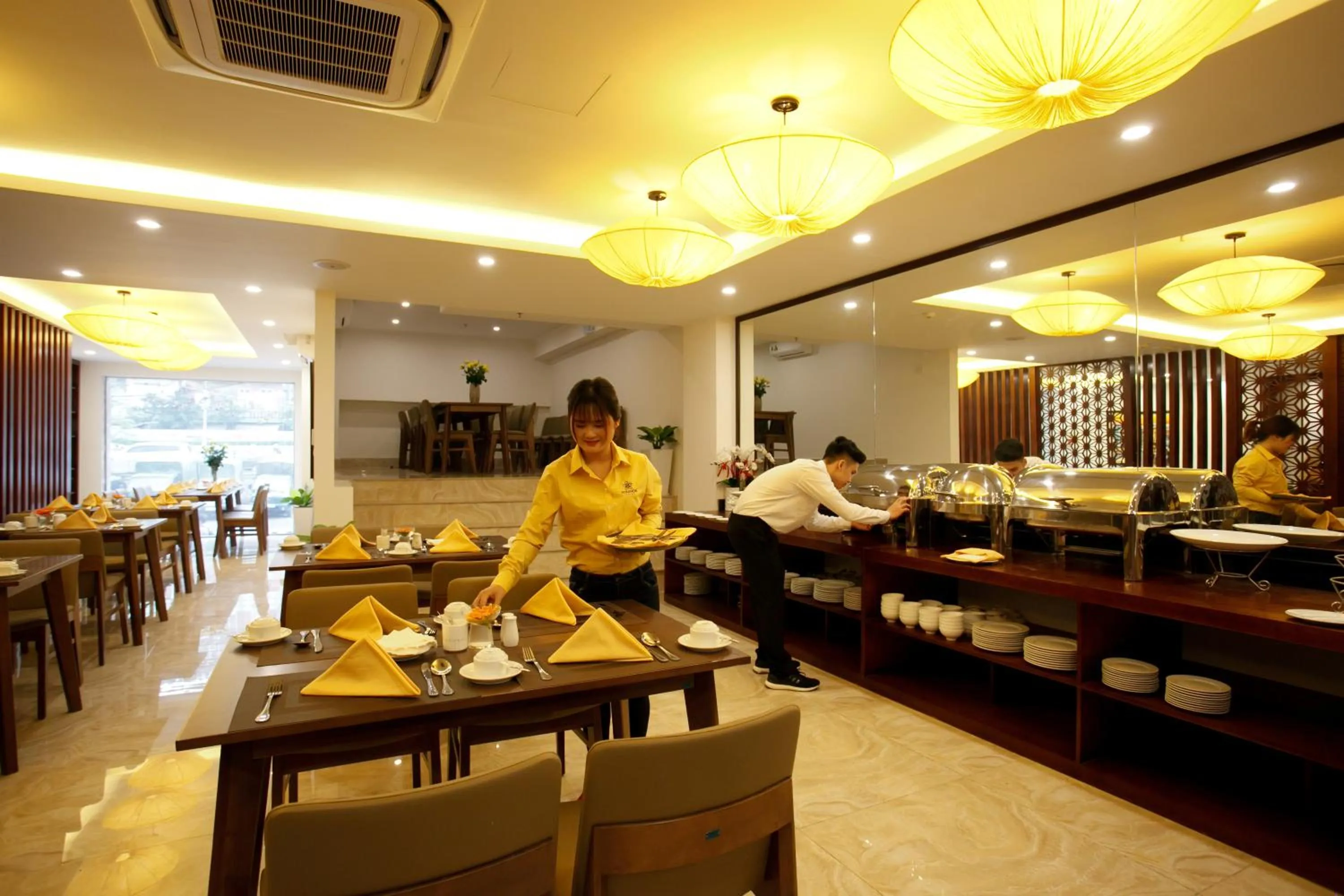 Restaurant/places to eat in Hanoi Pomihoa Hotel
