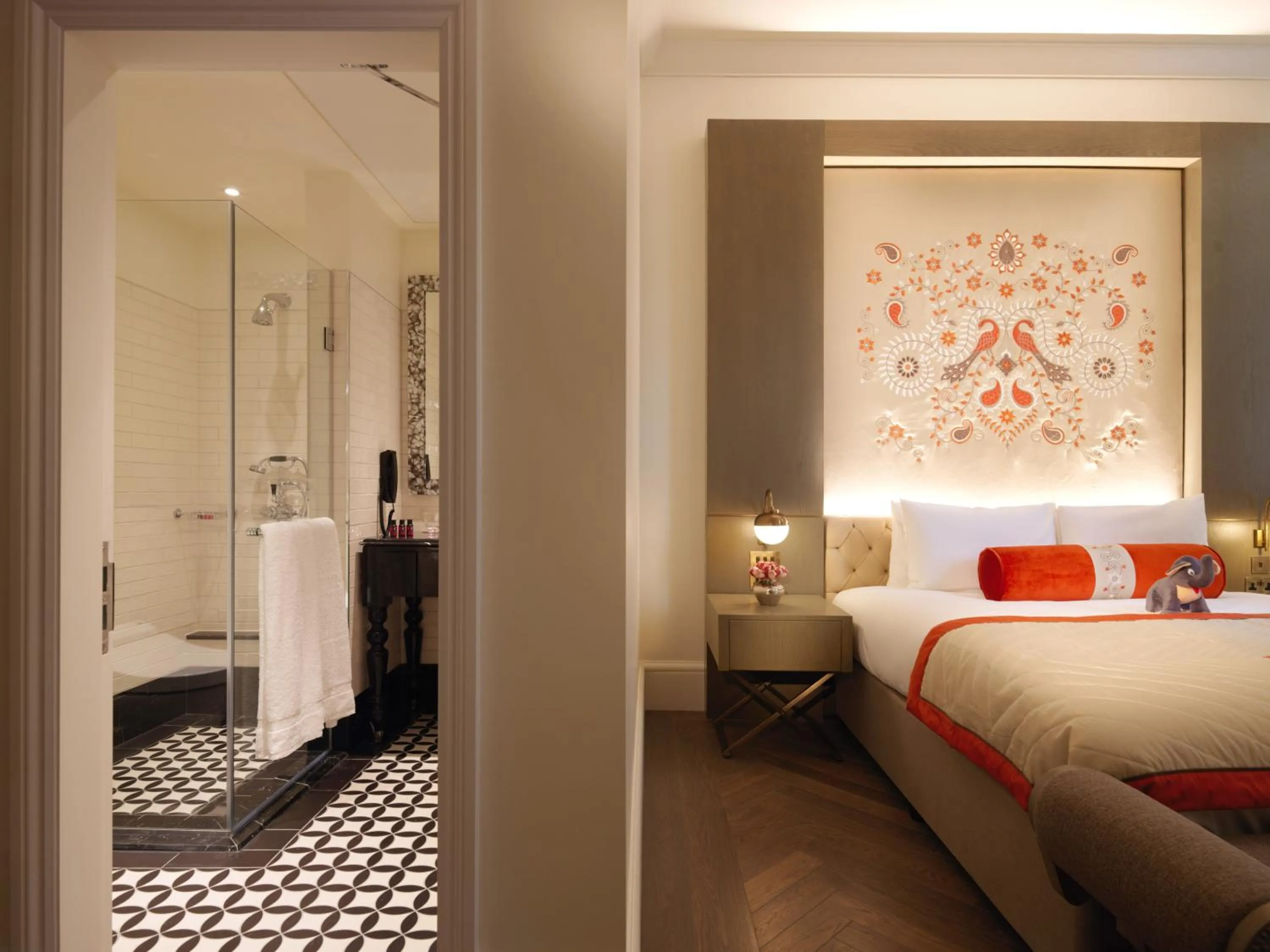 Bedroom, Bed in The LaLit London