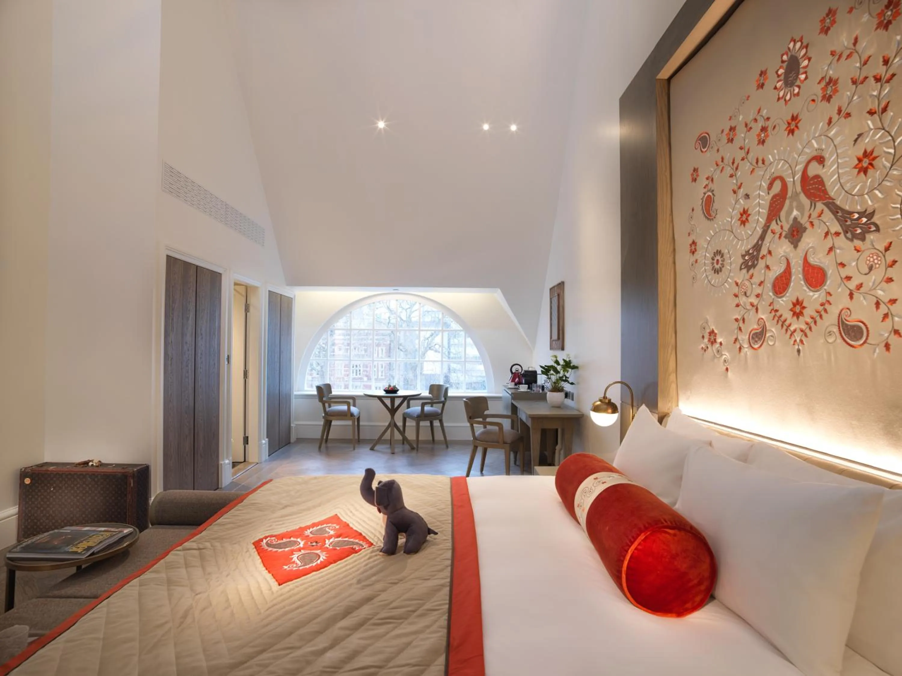 Photo of the whole room, Bed in The LaLit London