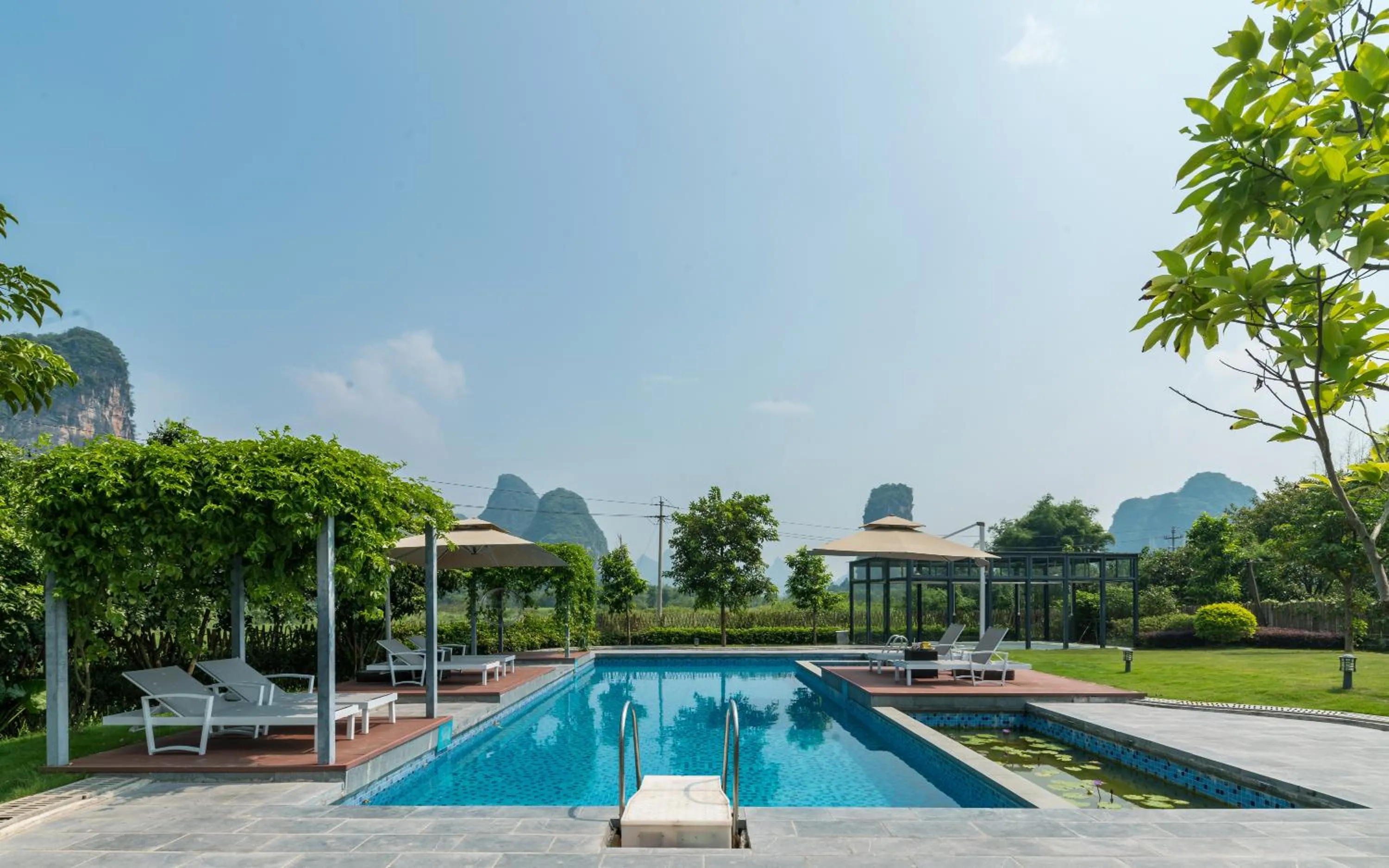 Swimming pool in Yangshuo Zen Garden Resort - Rich Chinese traditional activities