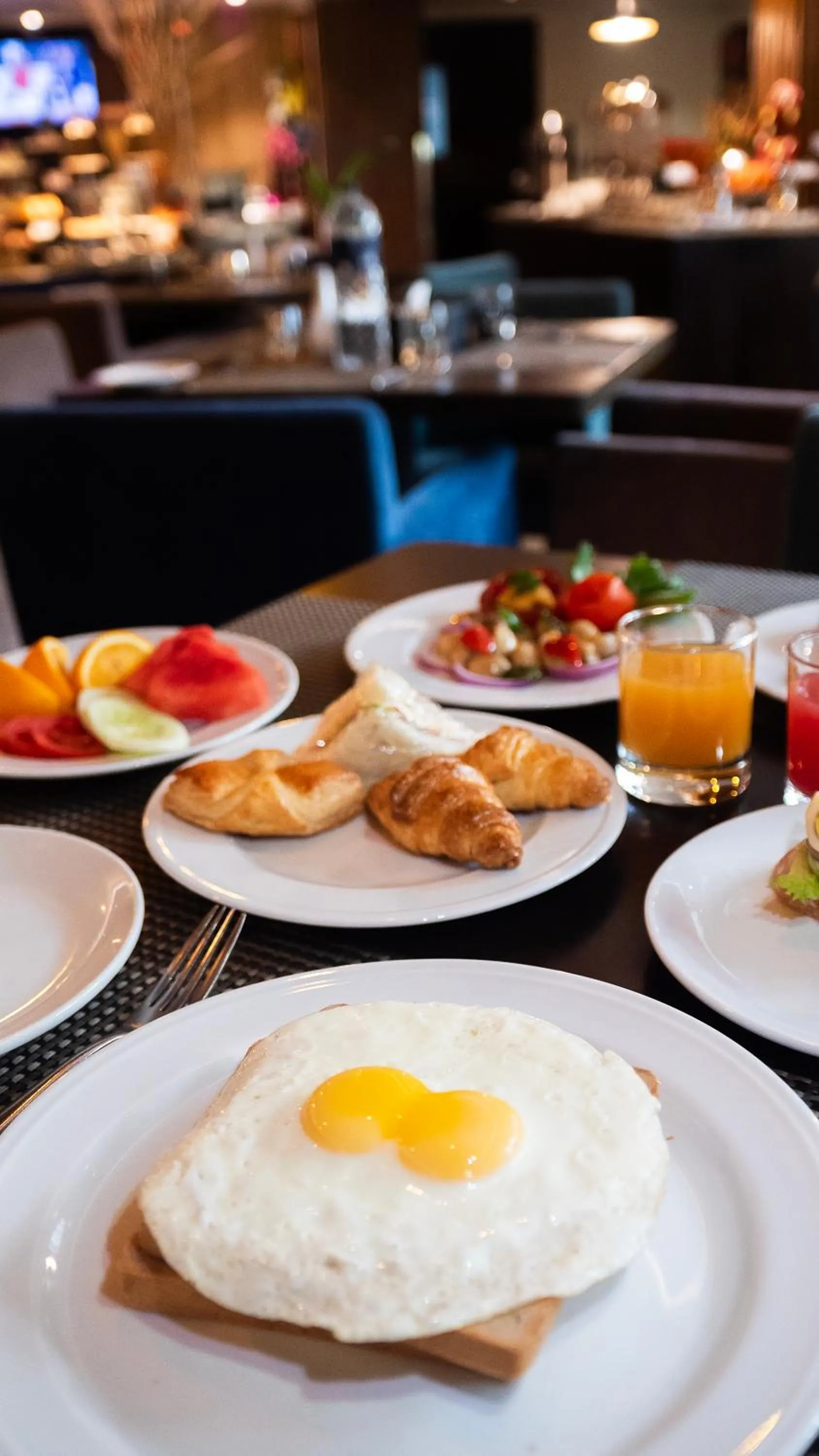 Restaurant/places to eat in Golden Tulip The Grandmark-Dhaka