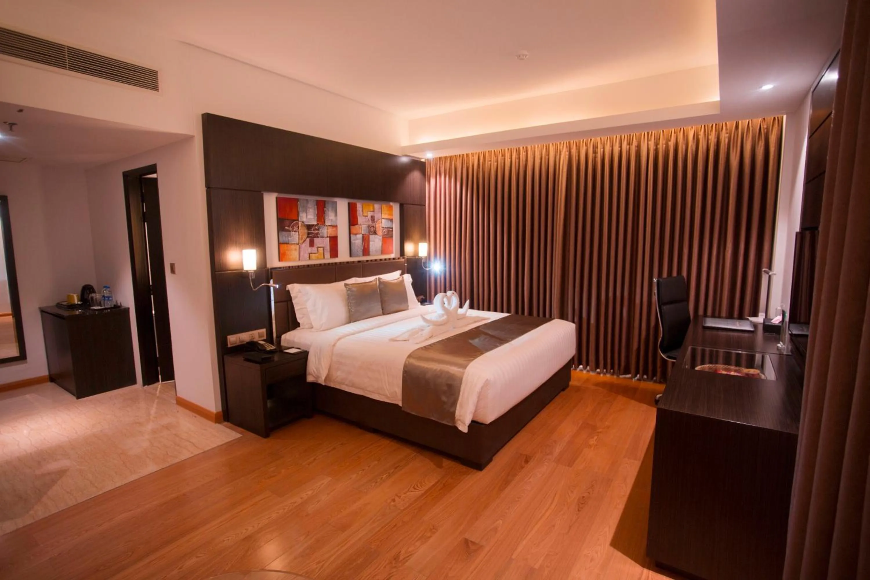 Bedroom, Bed in Golden Tulip The Grandmark-Dhaka