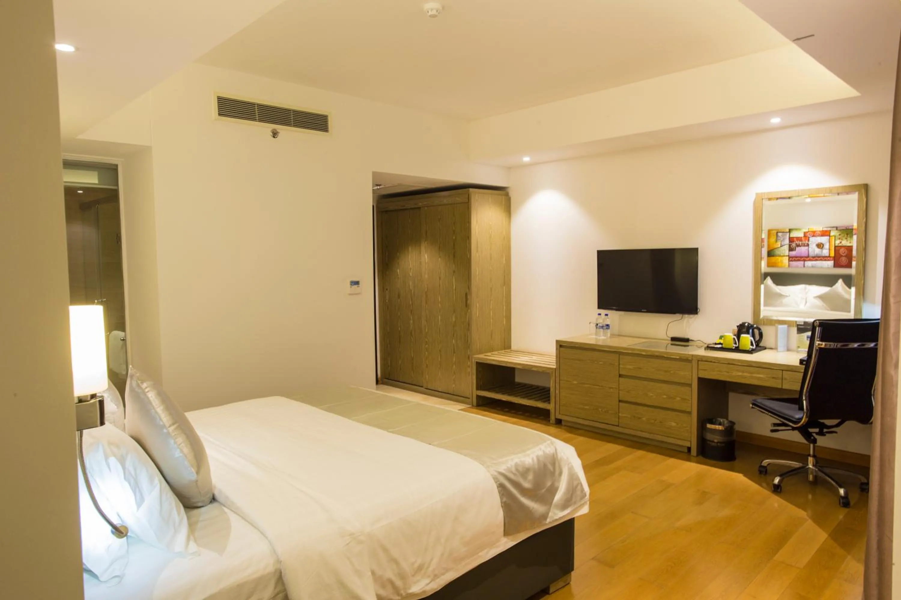 Bed in Golden Tulip The Grandmark-Dhaka