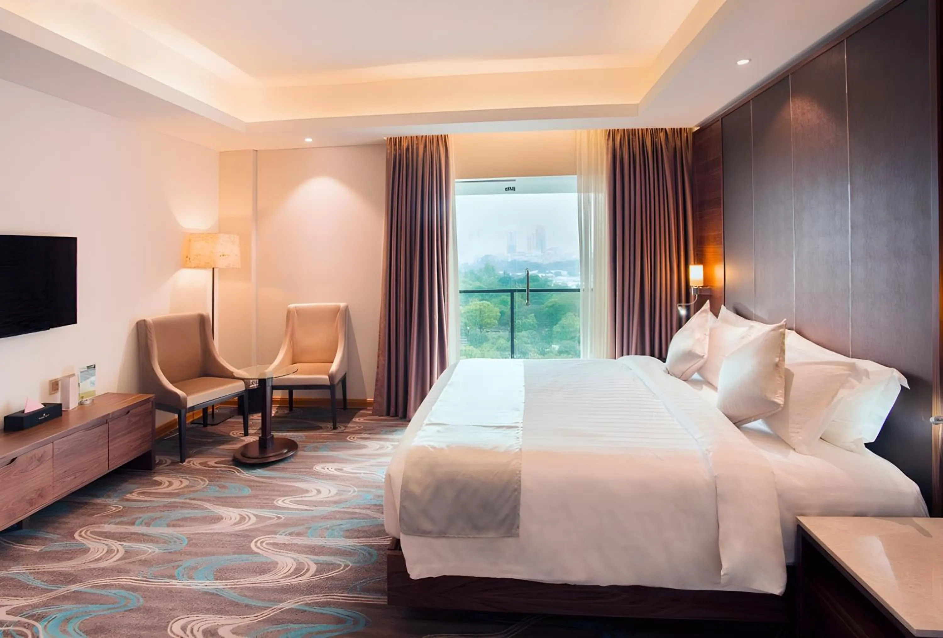 Guests, Bed in Golden Tulip The Grandmark-Dhaka