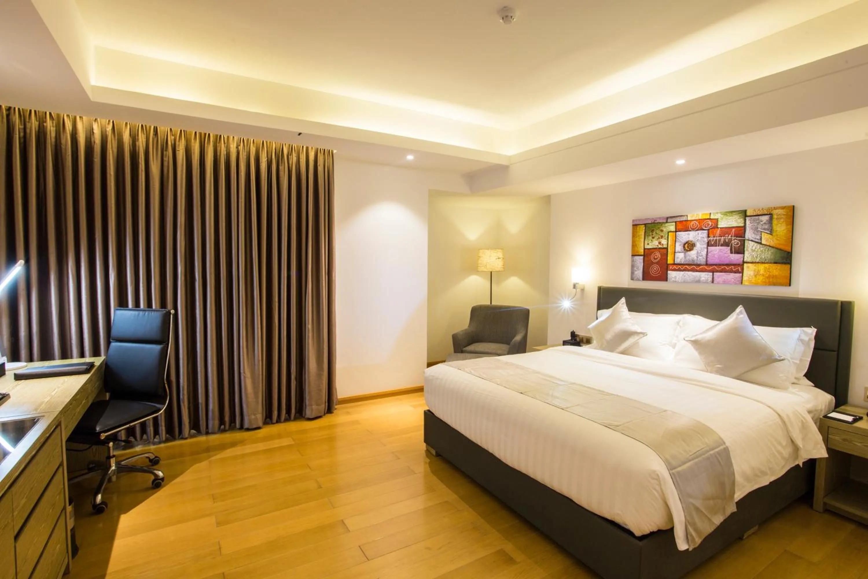 Bed in Golden Tulip The Grandmark-Dhaka