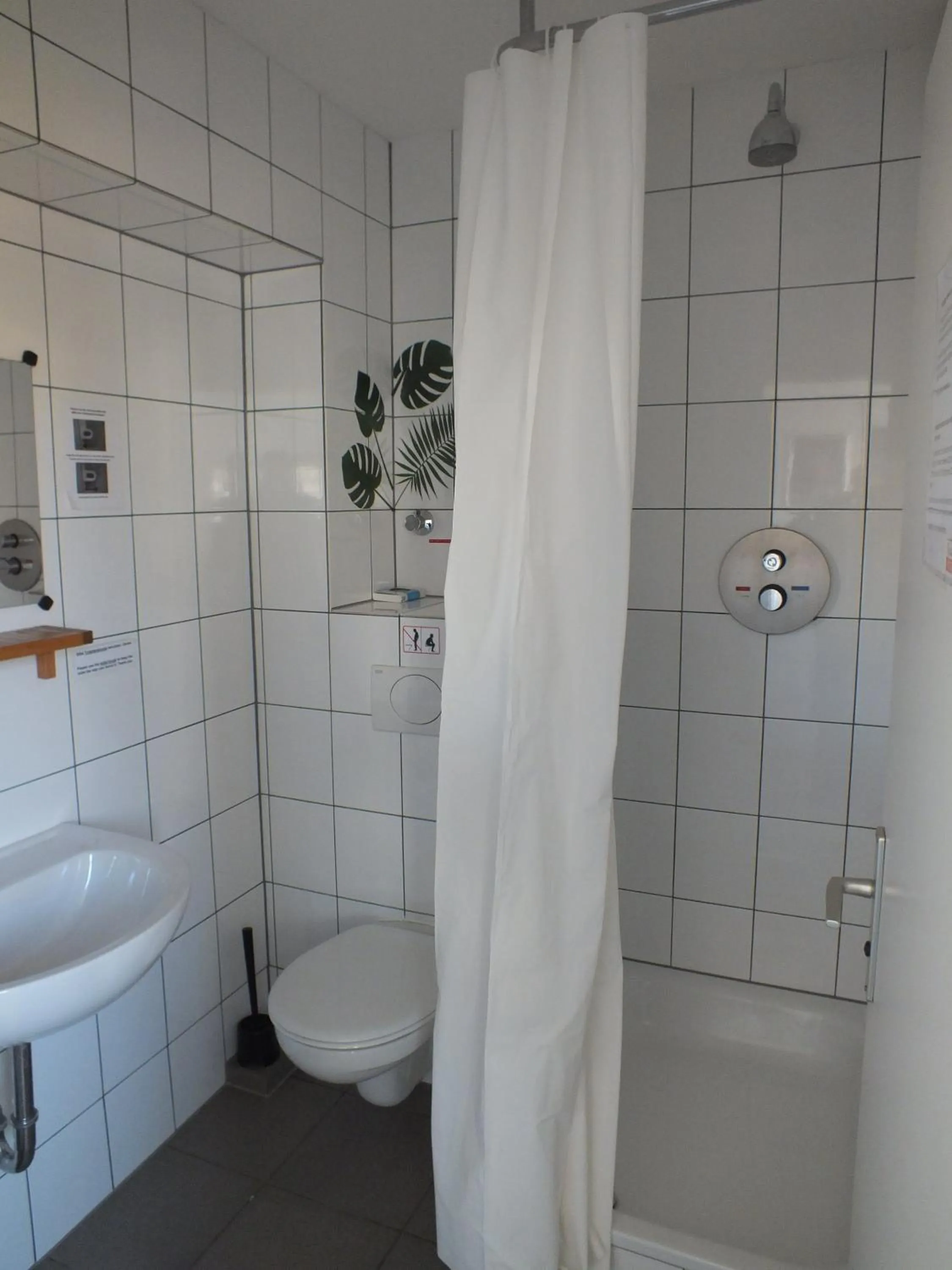 Bathroom in Max Hostel