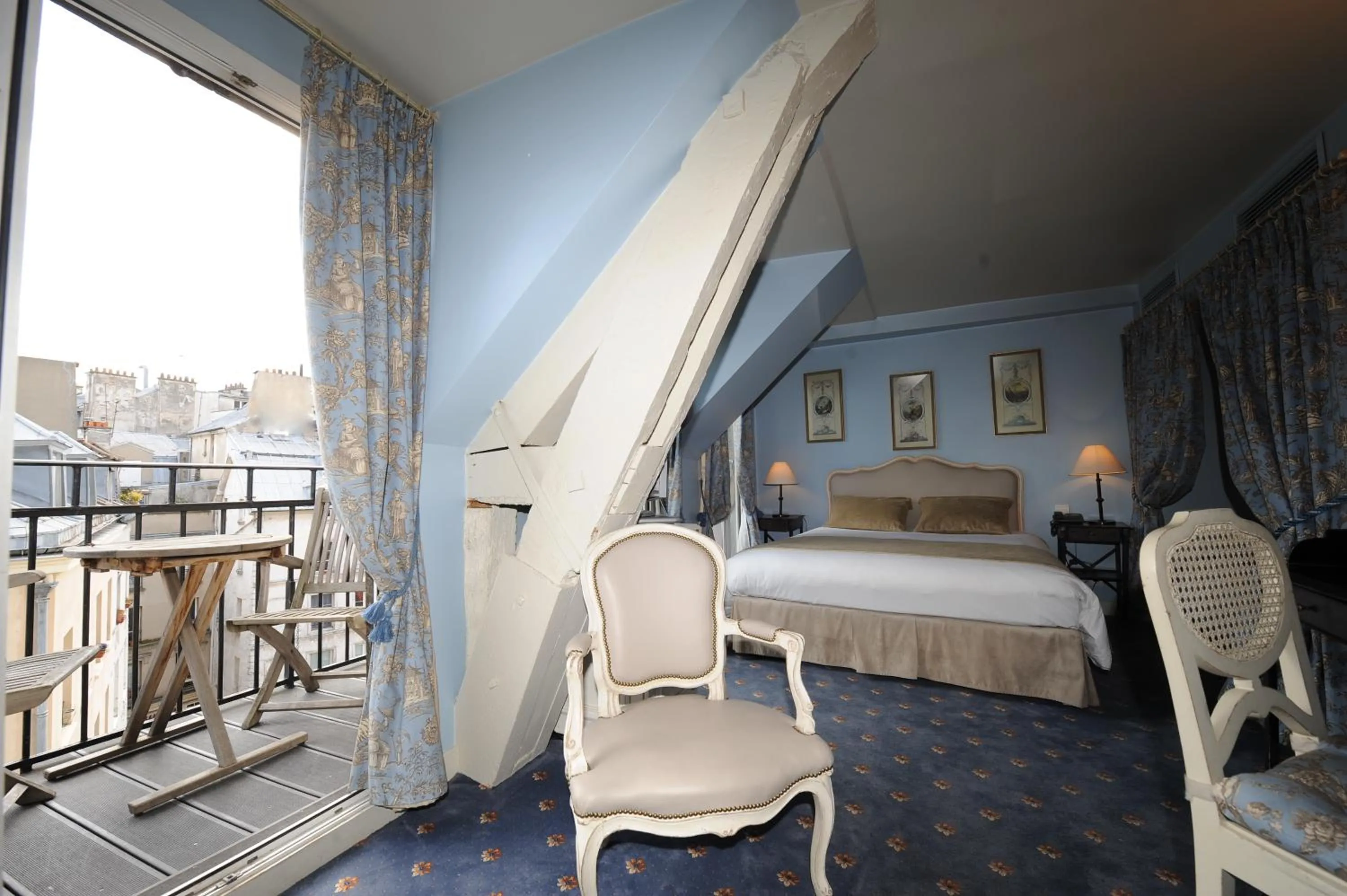 Balcony/Terrace, Bed in Hôtel des Ducs D'Anjou