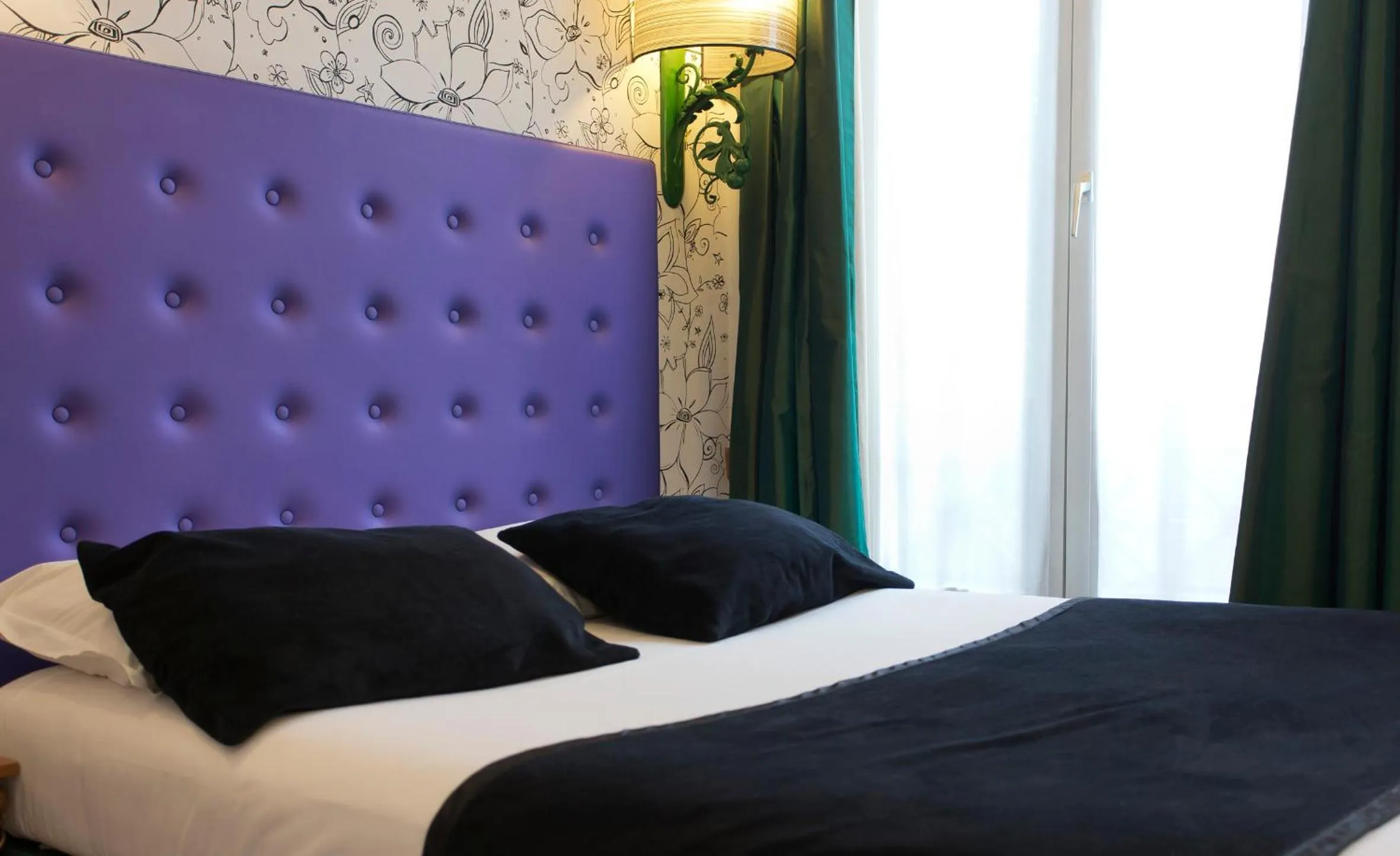 Photo of the whole room, Bed in Hôtel des Ducs D'Anjou