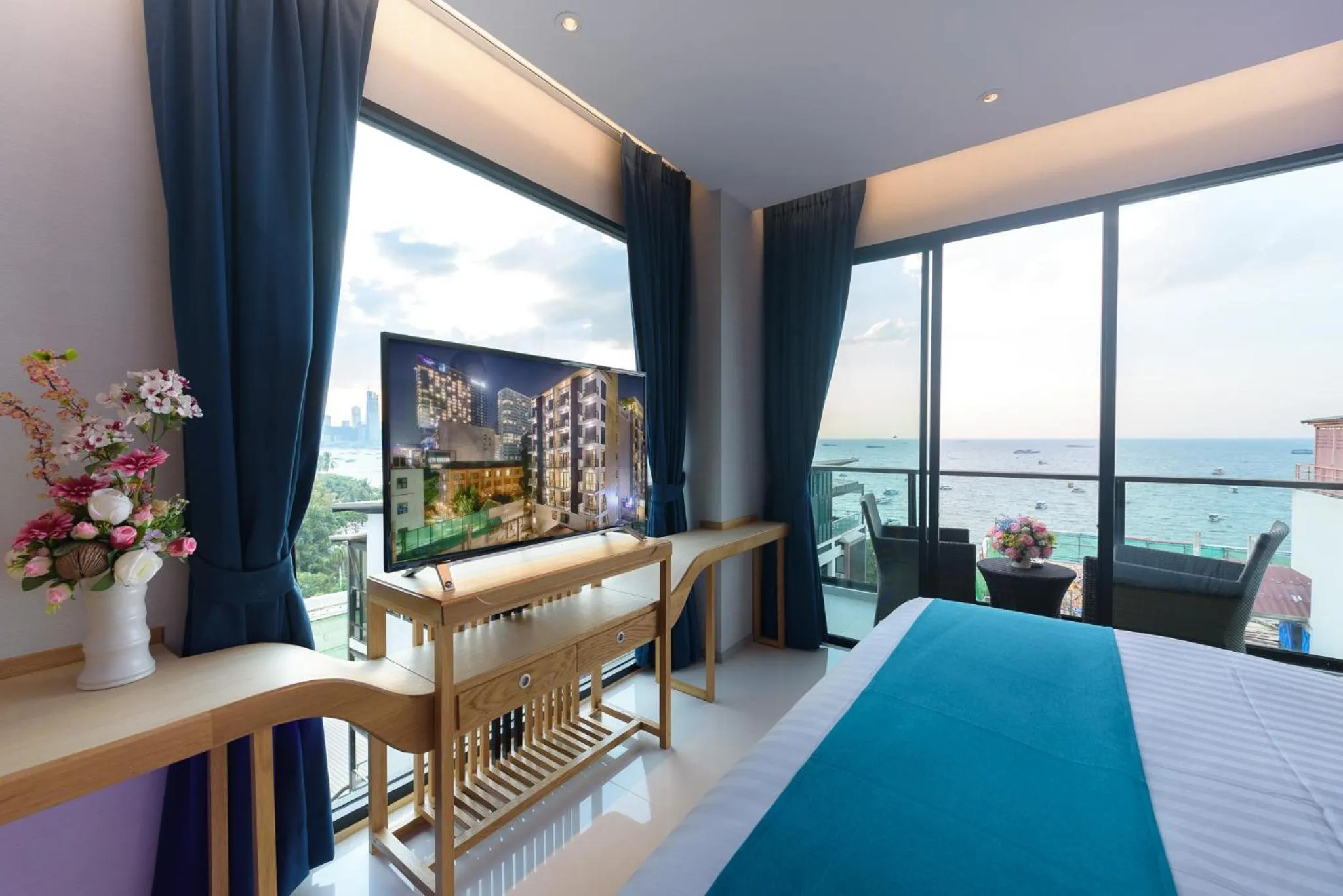 Bed in Deep Blue Z10