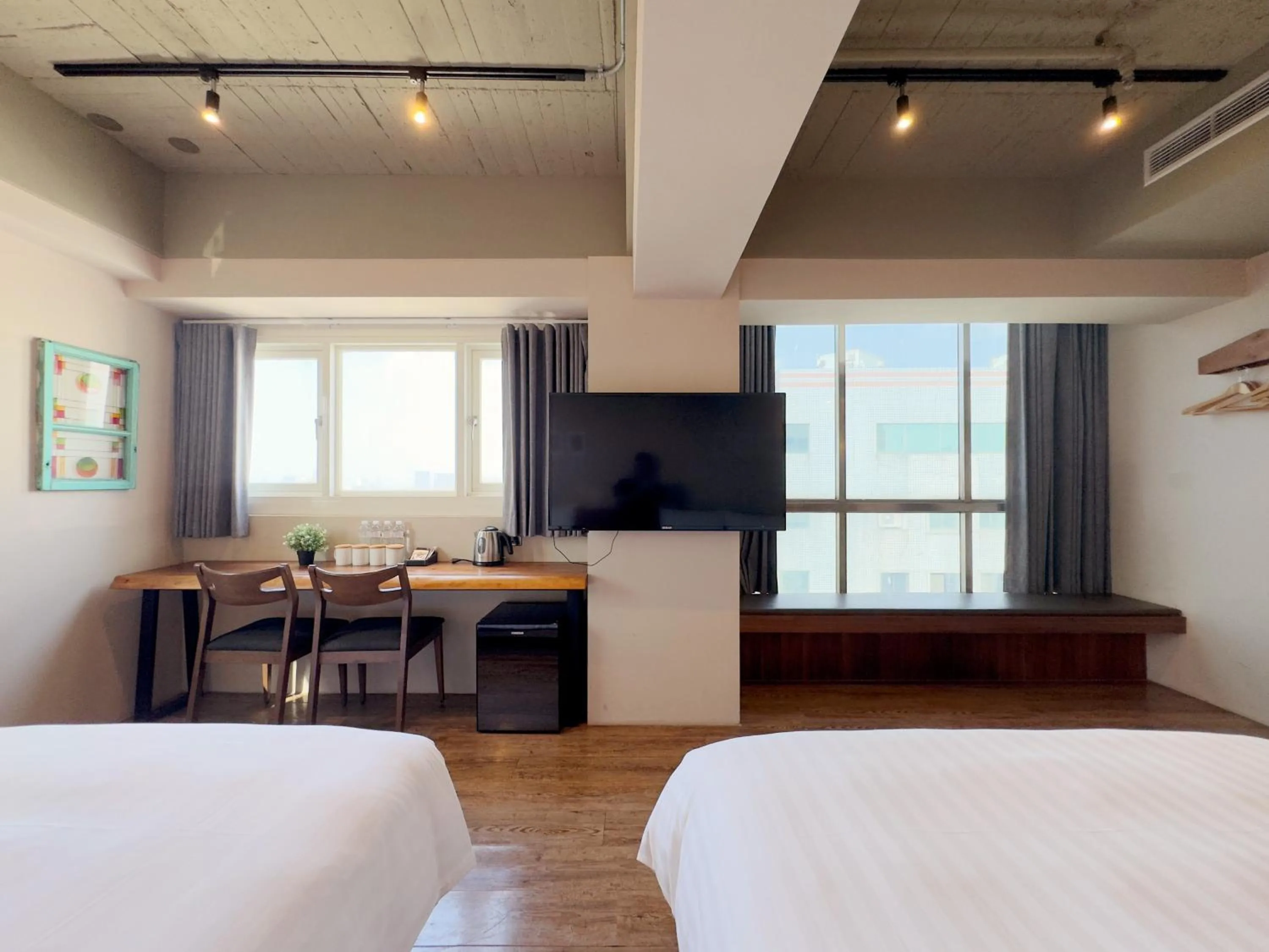 Photo of the whole room, Bed in Roaders Hotel Tainan ChengDa