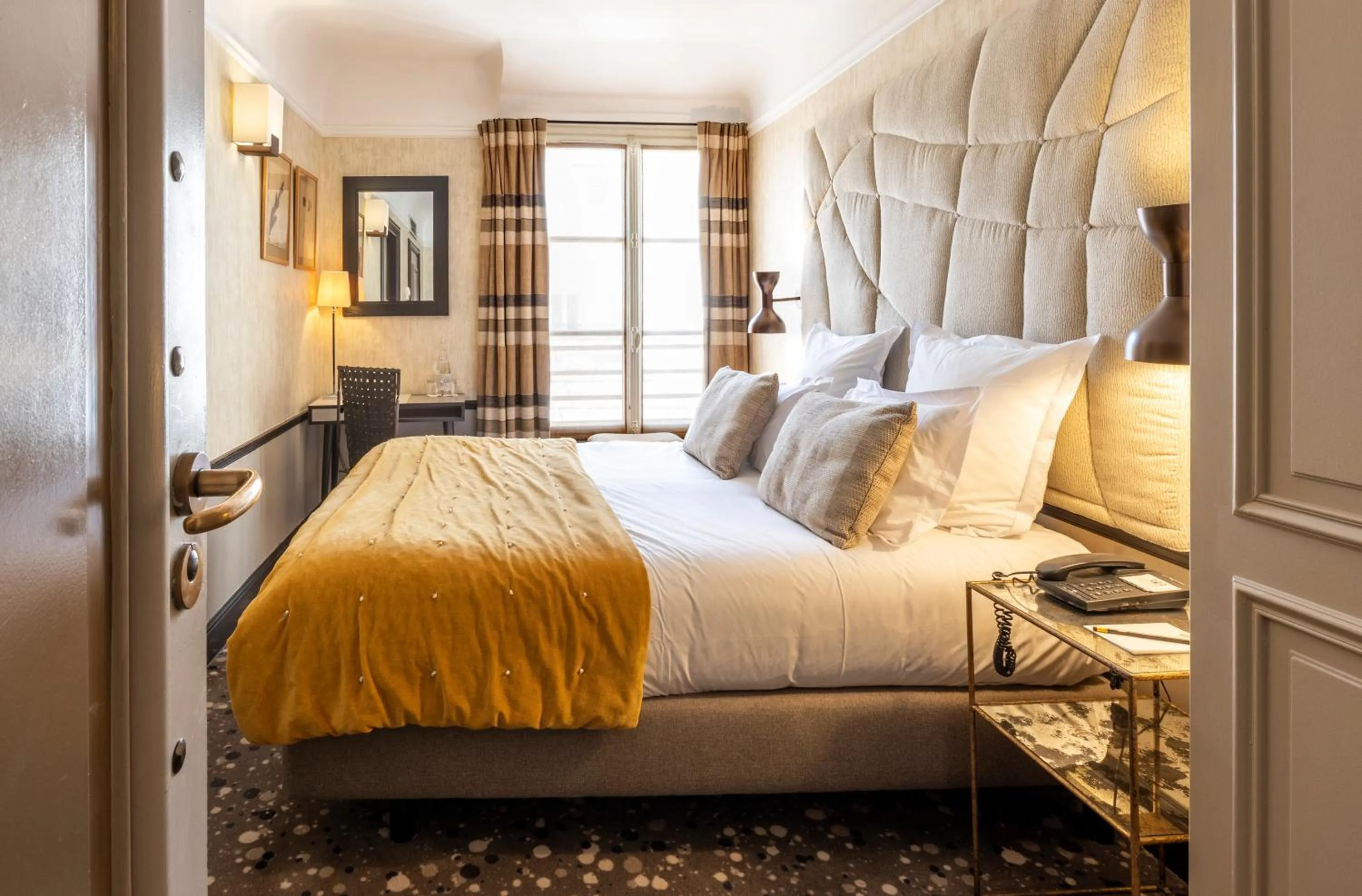 Bedroom, Bed in Hôtel Thérèse