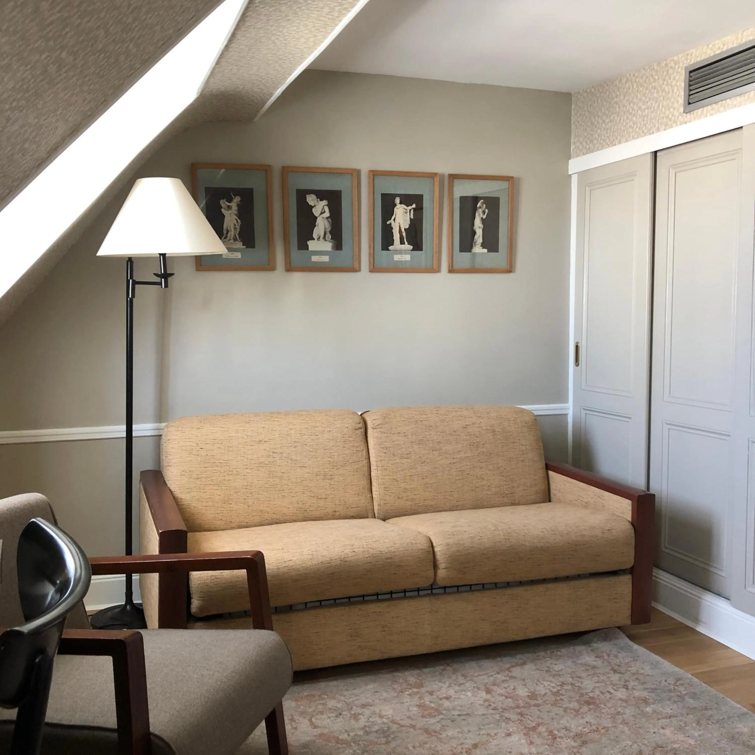 Seating area in Hôtel Thérèse