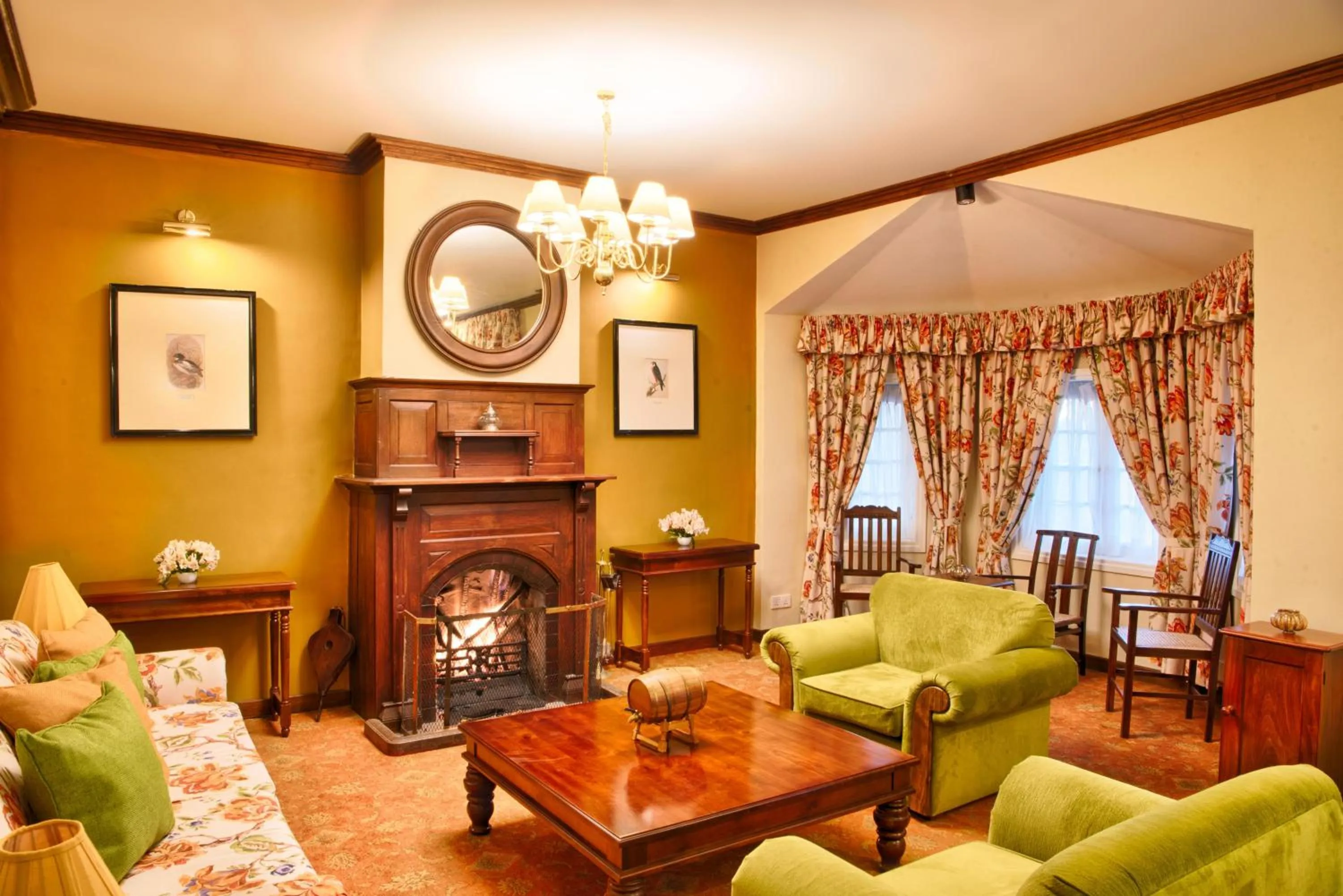 Communal lounge/ TV room in Jetwing Oatlands Bungalow