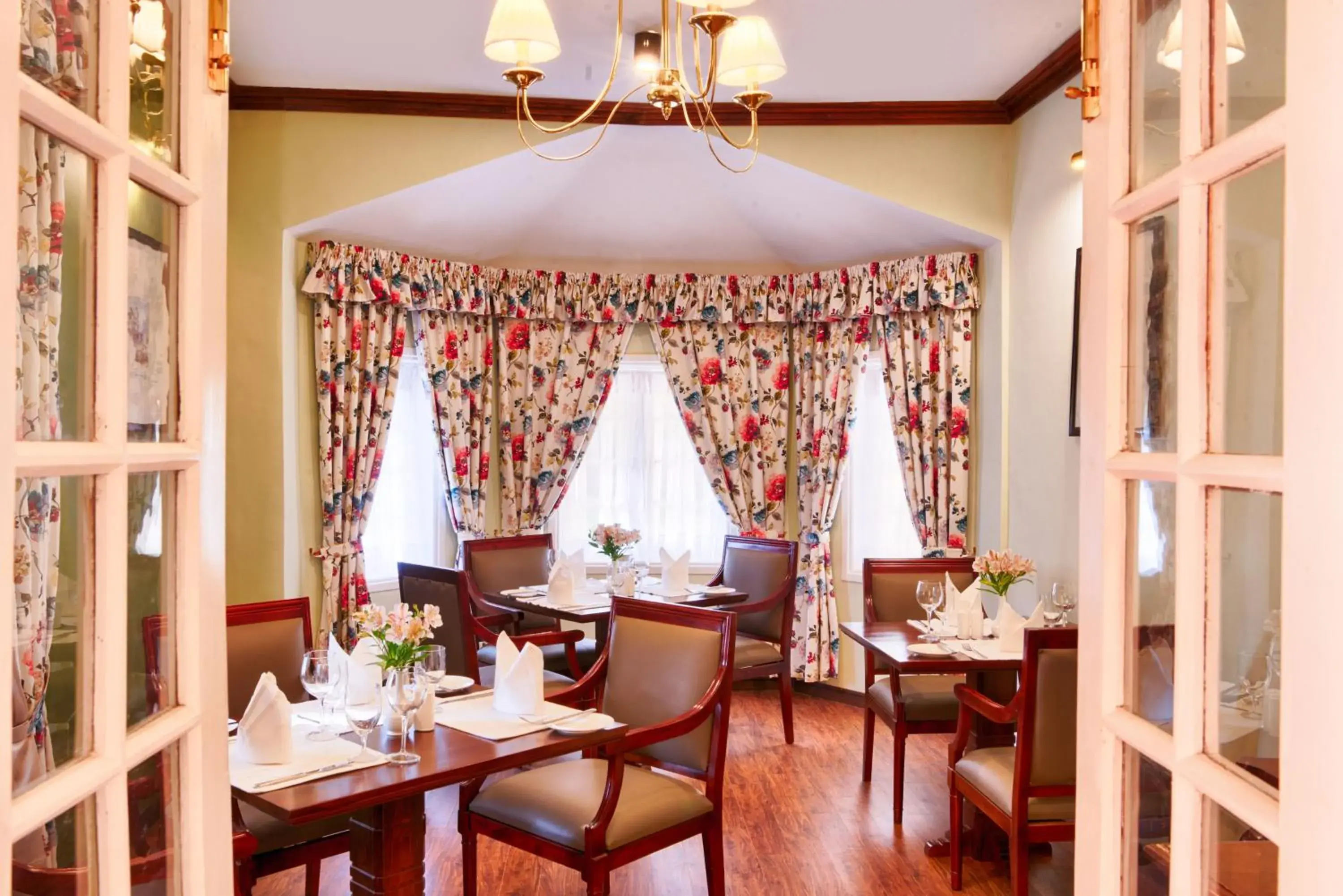 Restaurant/places to eat in Jetwing Oatlands Bungalow Restaurant/places to eat in Jetwing Oatlands Bungalow