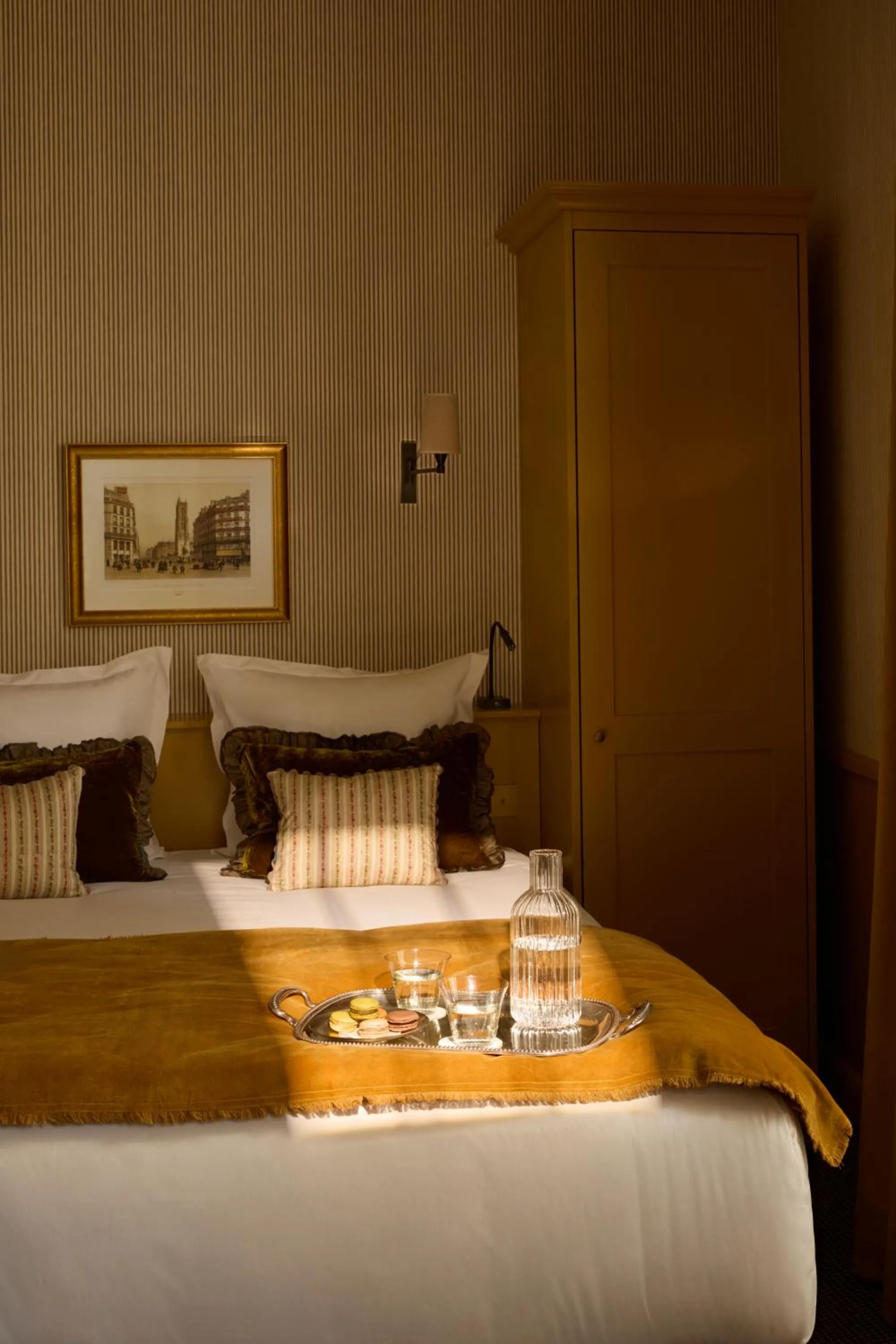Bed in Hotel des Orfèvres
