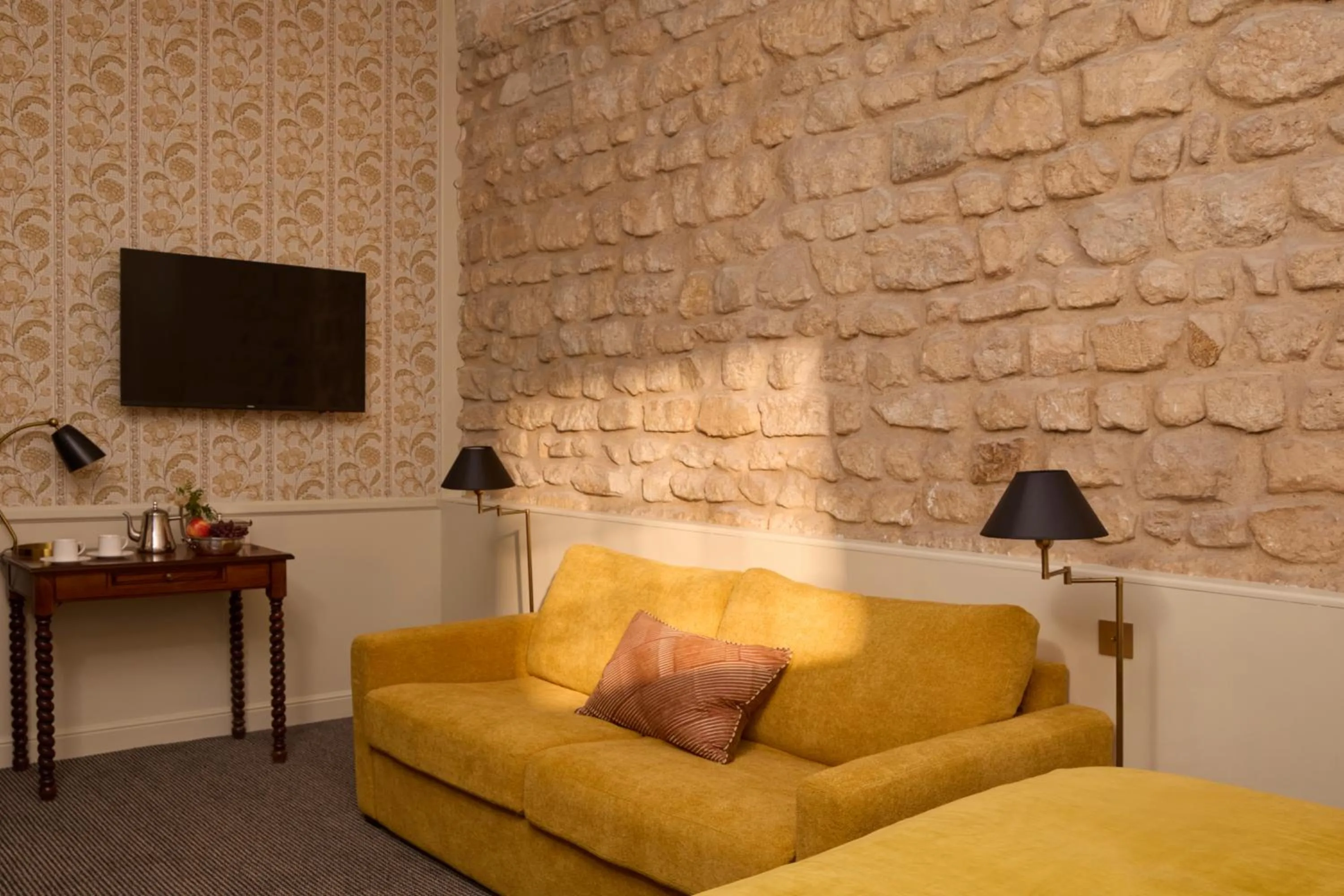 TV and multimedia in Hotel des Orfèvres